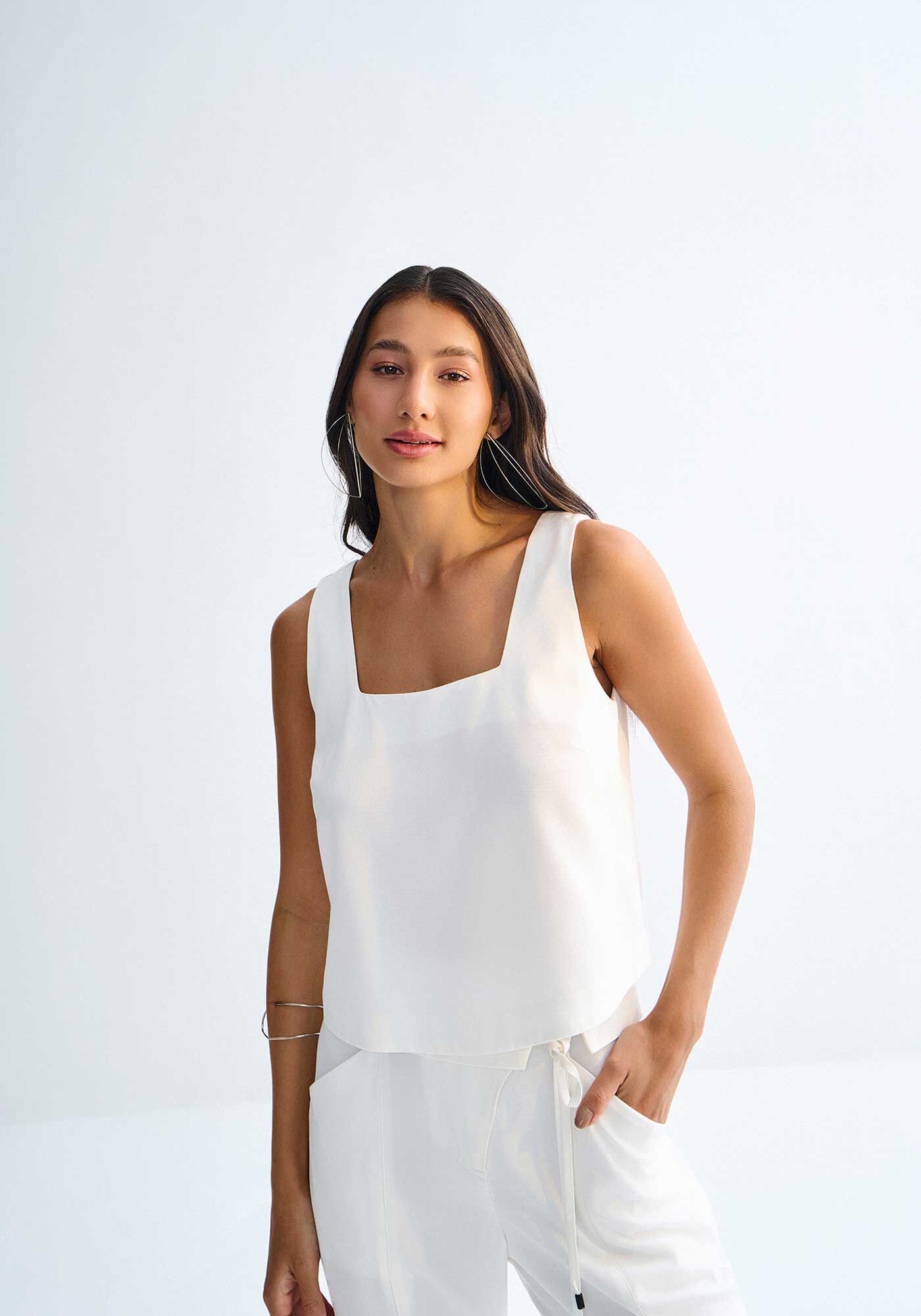 Blusa Altura C&oacute;s Alfaiataria Sarjada com Decote Quadrado, , large.