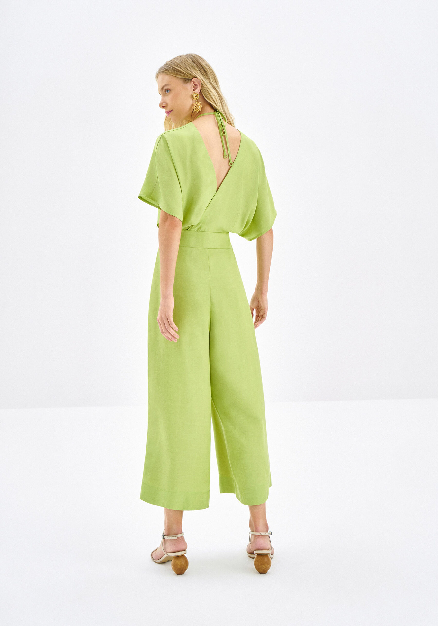 Macacão Midi em Viscose com Decote Transpassado, VERDE CIMENS. Macacão Midi em Viscose com Decote Transpassado, VERDE CIMENS, large.