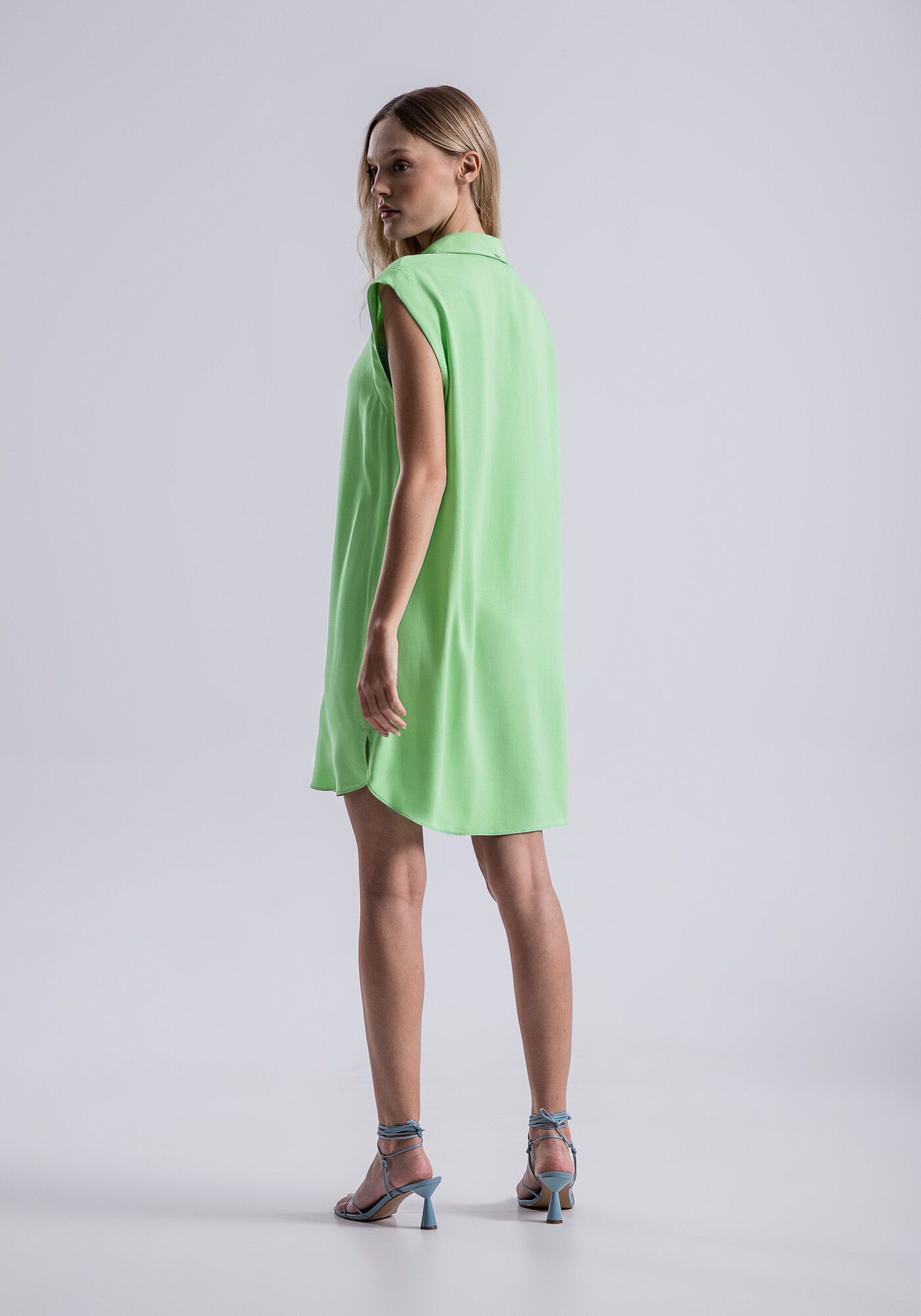 Vestido Curto Chemise em Malha com Recorte, , large.