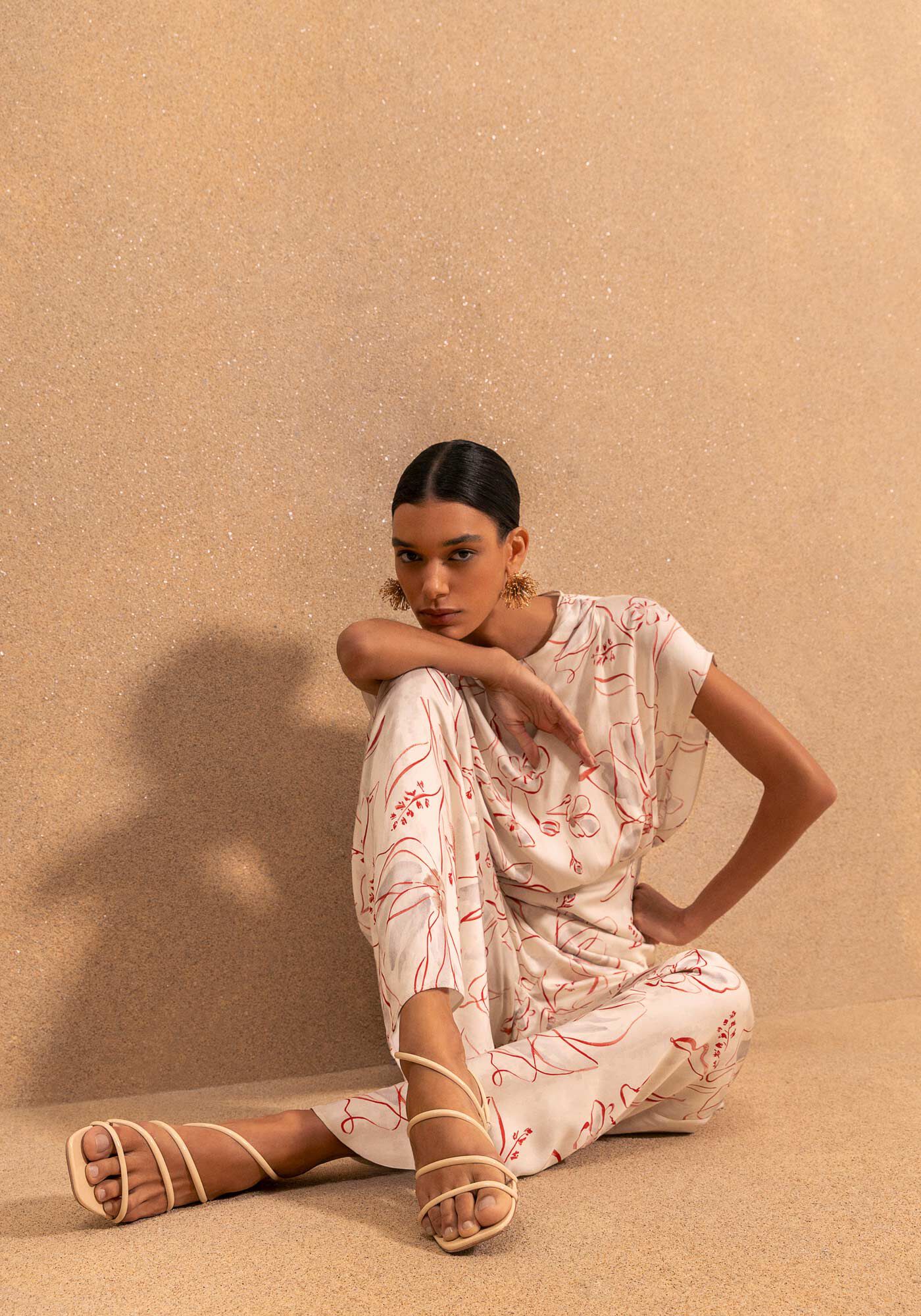 Macac&atilde;o Longo Estampado Com Decote Degag&ecirc;, FLORADA BEGE, large.