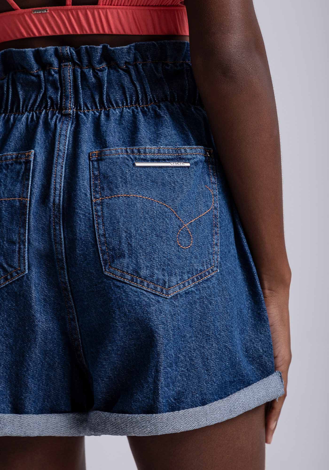 Shorts Jeans Alfaiataria com El stico C s Lez a Lez