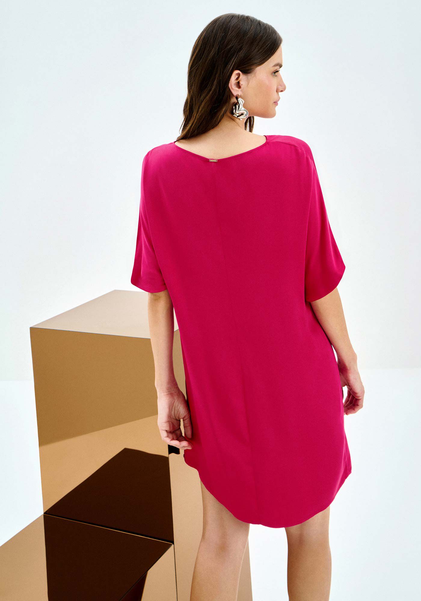 Vestido Curto Manga Curta com Pregas Decote, , large.