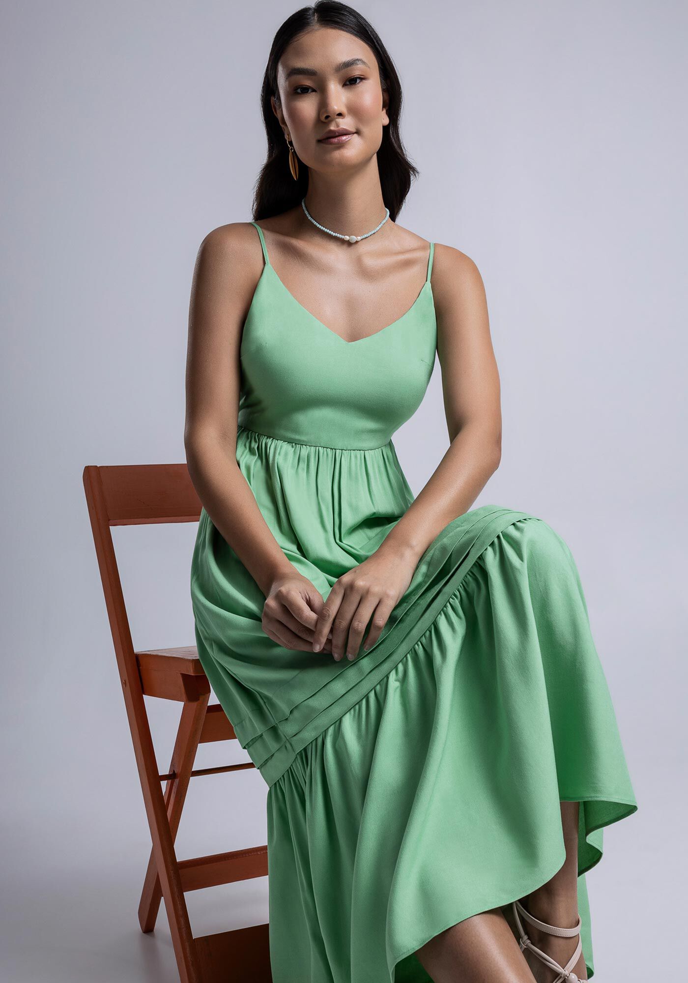 Vestido com best sale babado nas costas