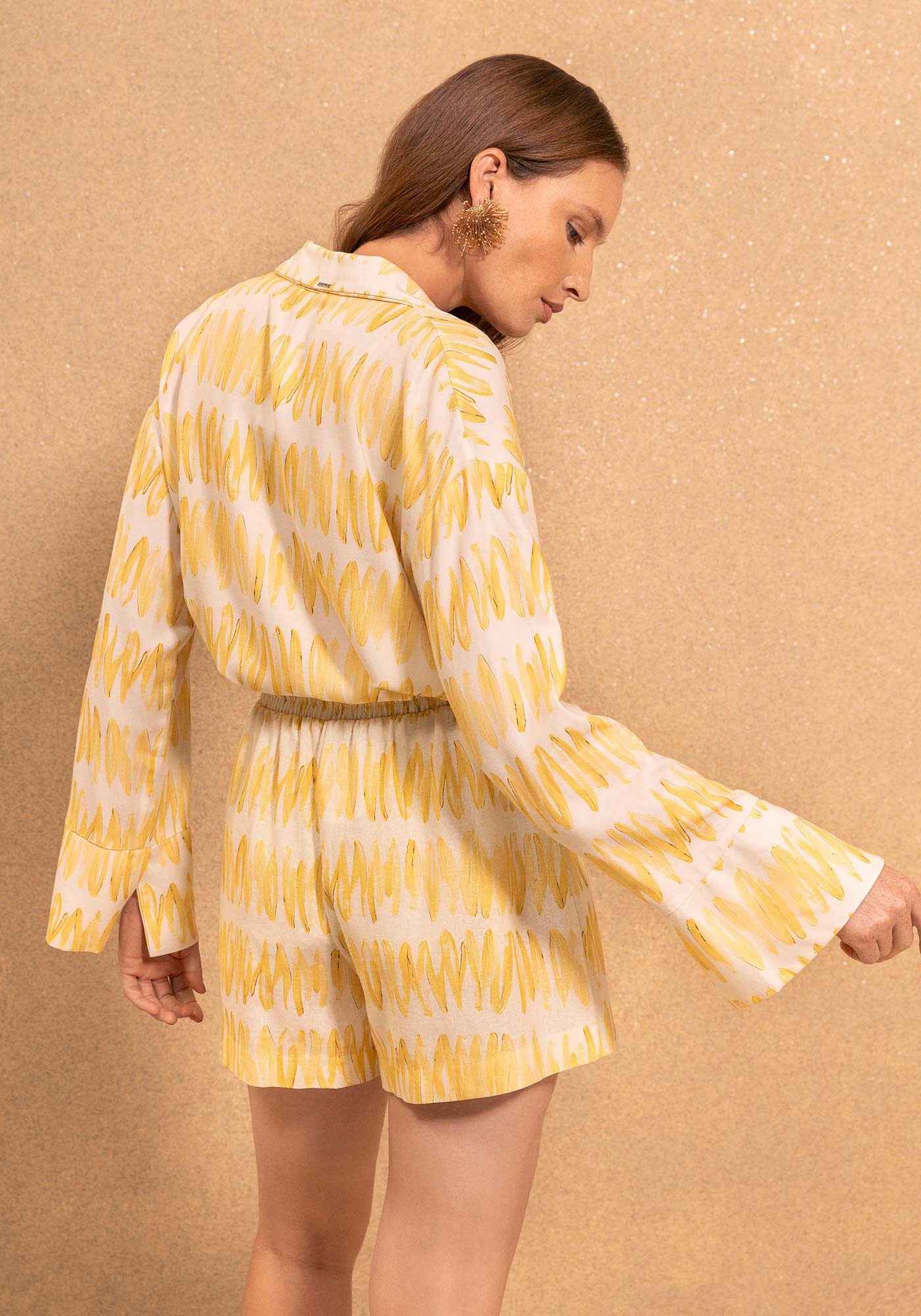 Shorts De Cintura Alta Estampado Com C&oacute;s El&aacute;stico E Cadar&ccedil;o, PETALAS AMARELO, large.