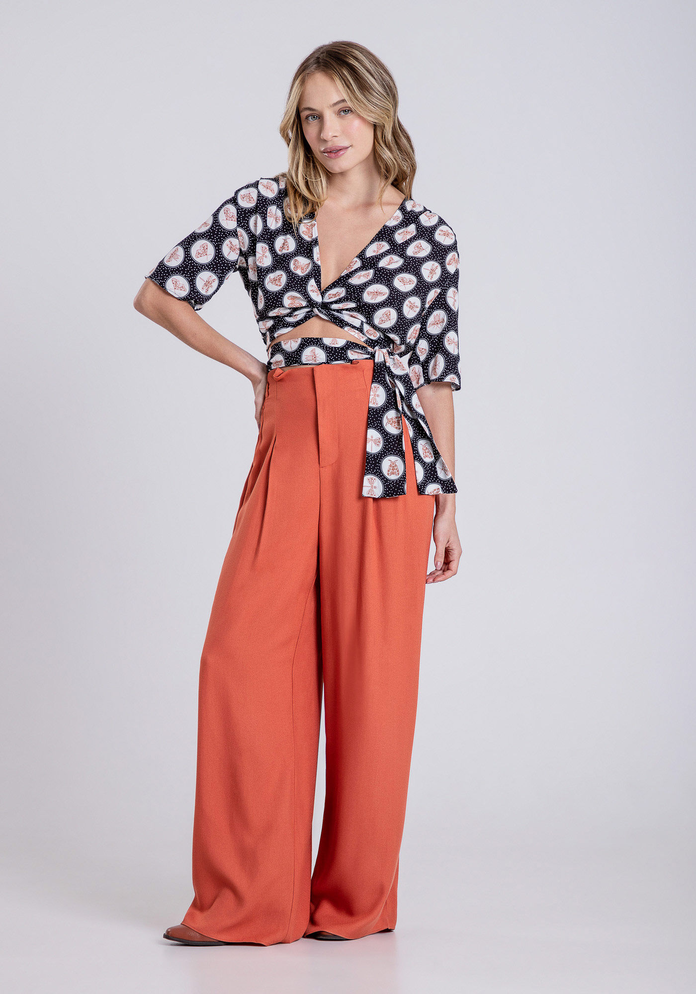 Blusa Cropped em Viscose Transpassada, , large.