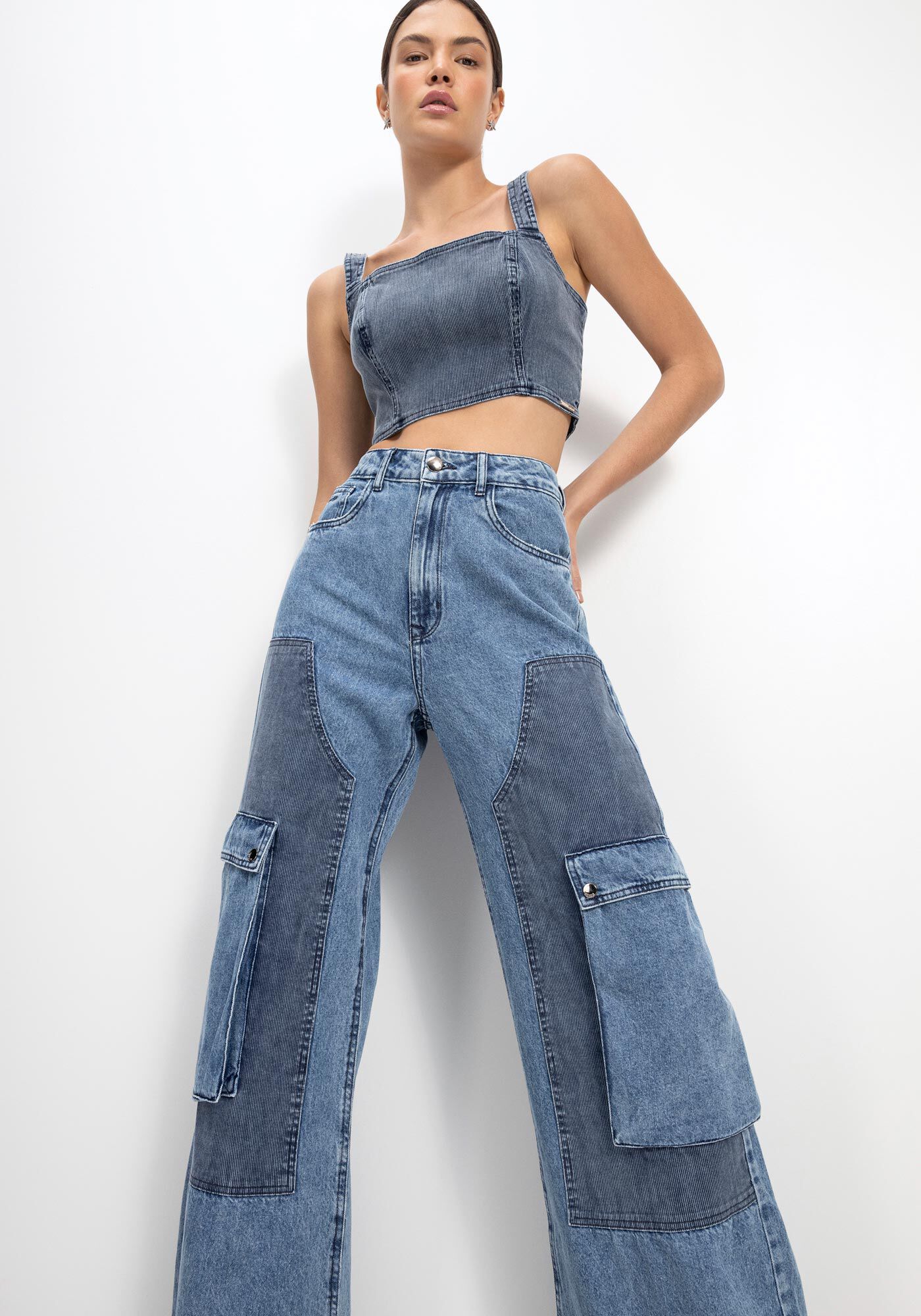 Cal&ccedil;a Jeans Pantalona Cargo com Recortes Duo, , large.