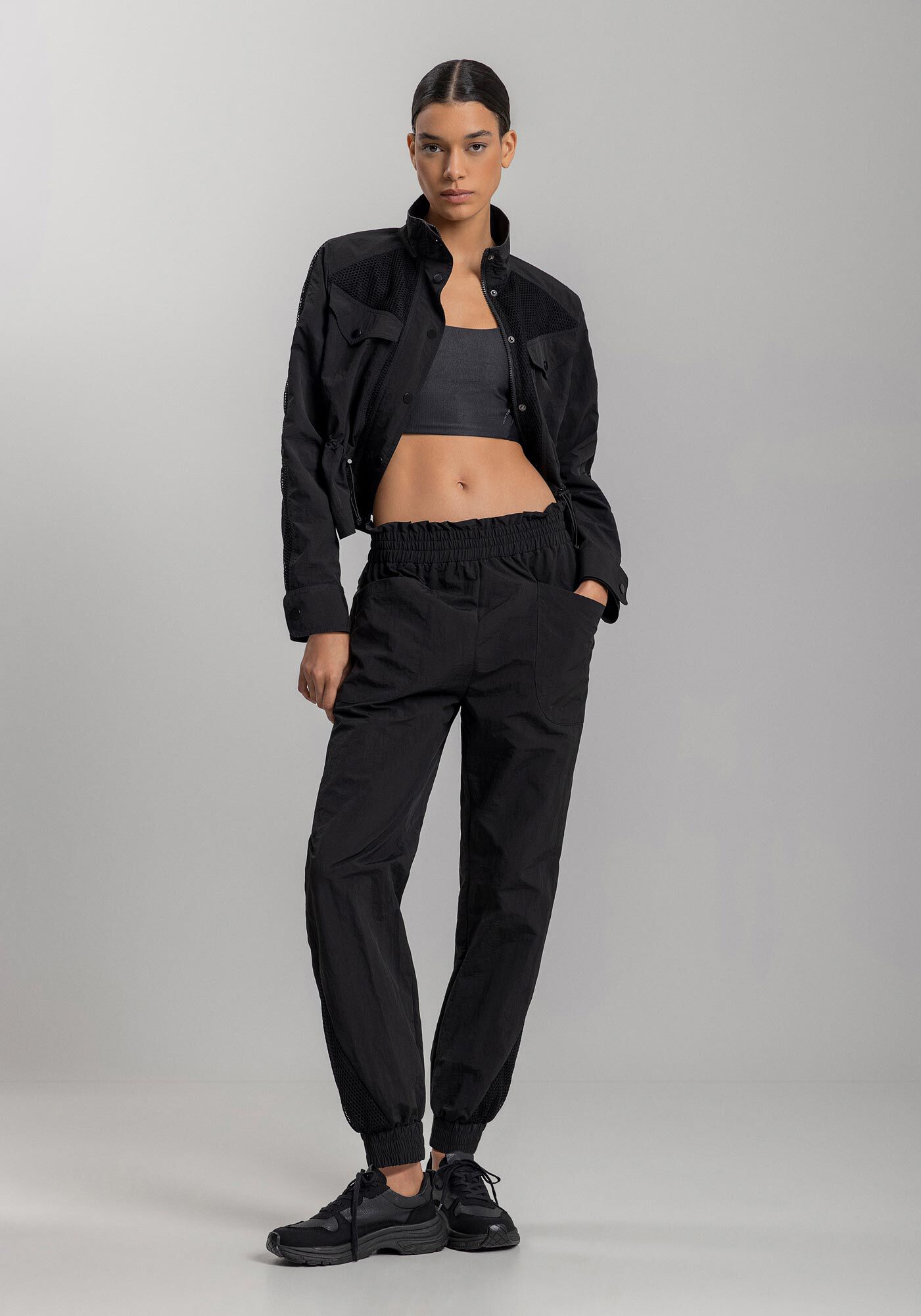 Cal&ccedil;a Jogging Com Cintura M&eacute;dia E Recortes Em Tela Move, PRETO, large.