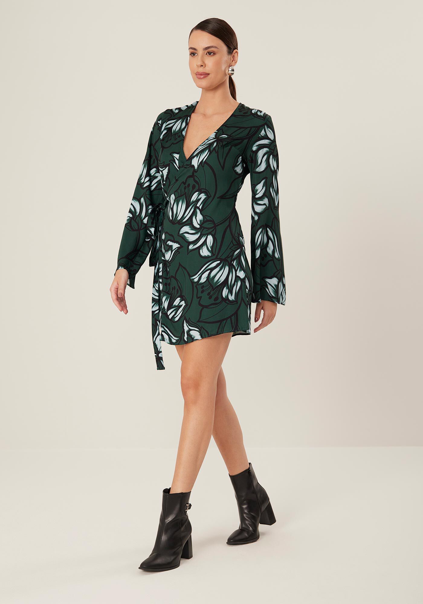 Macac&atilde;o Curto Estampado Com Mangas Amplas E Amarra&ccedil;&atilde;o, BELL FLOWERS VERDE, large.