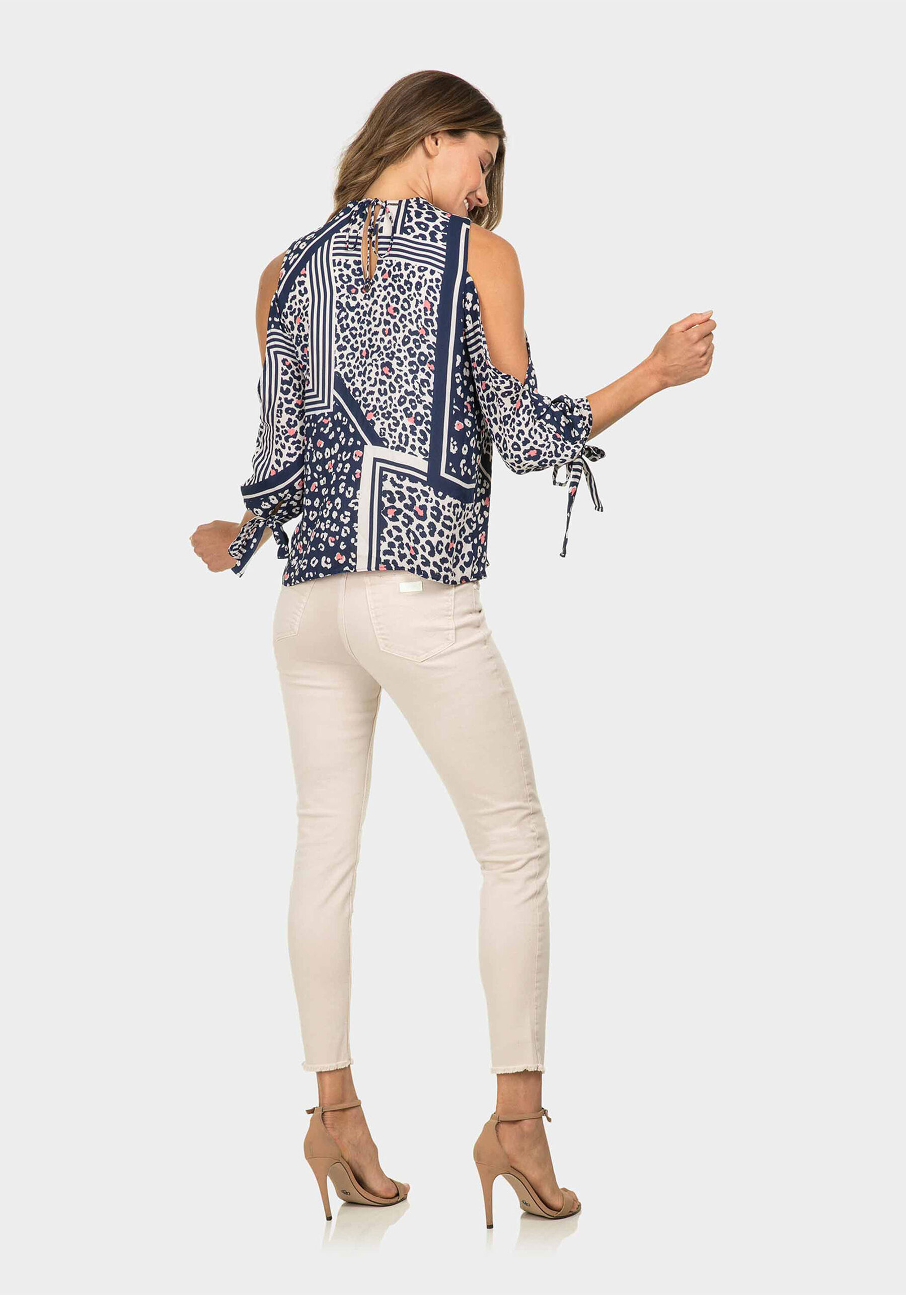Blusa com Colar Estampa, . Blusa com Colar Estampa, , large.