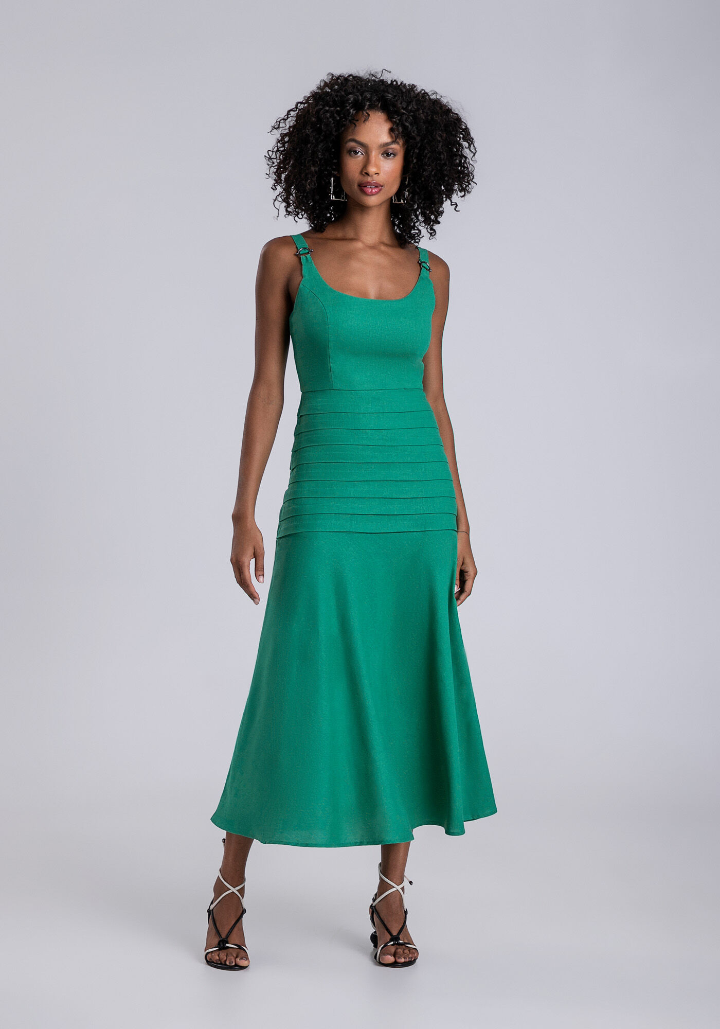 Vestido Midi em Linho com Pregas Lez a Lez
