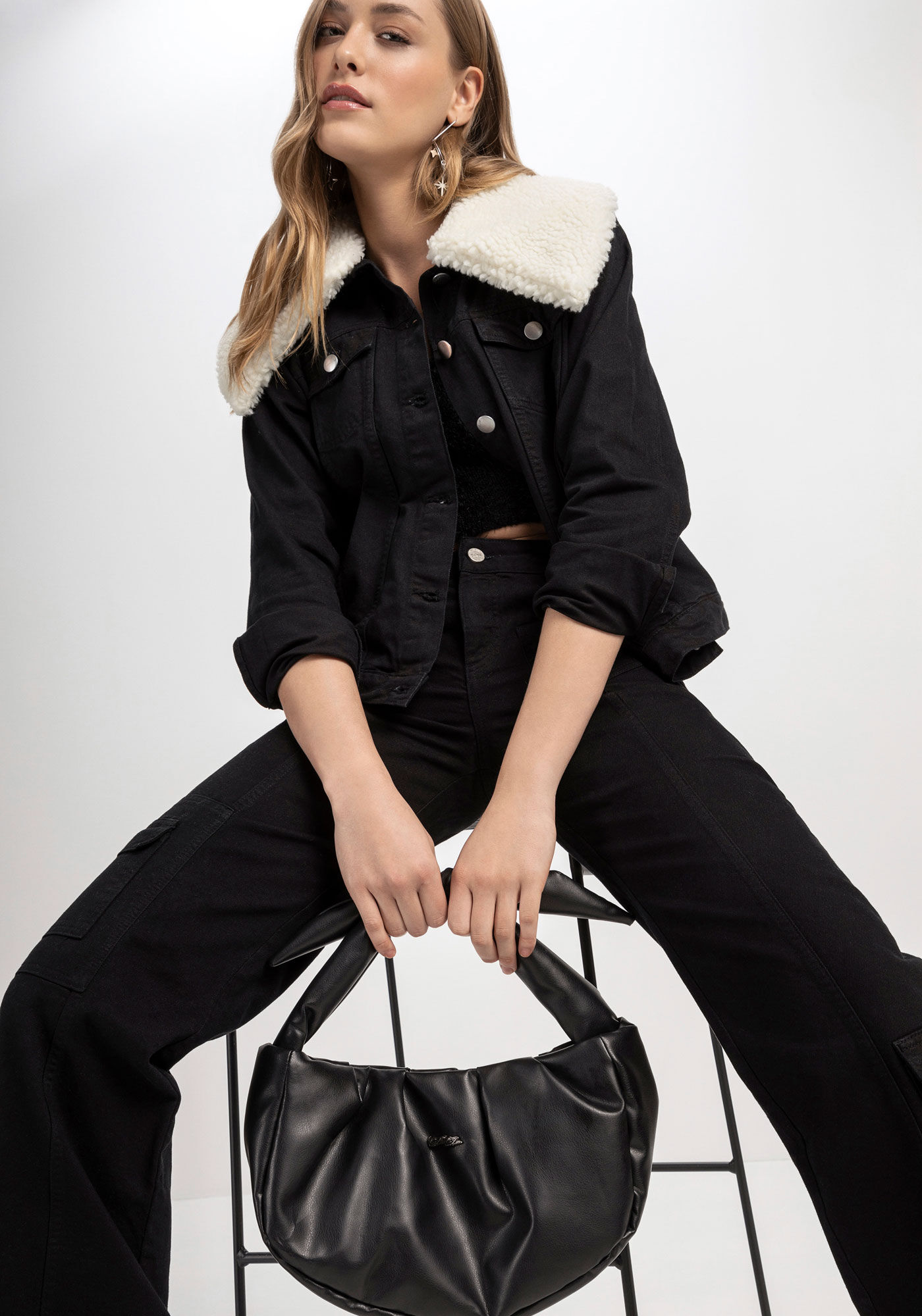 Cal&ccedil;a Cargo Sarja com Cintura Baixa, PRETO REATIVO, large.