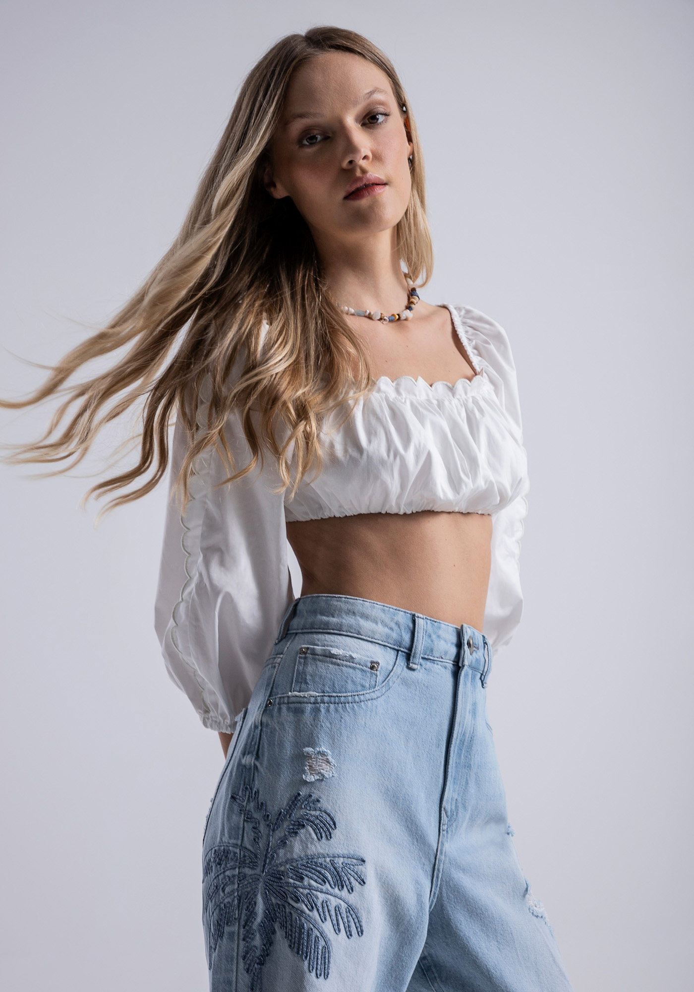 Cal&ccedil;a Jeans Mom Destroyed com Bordado, , large.