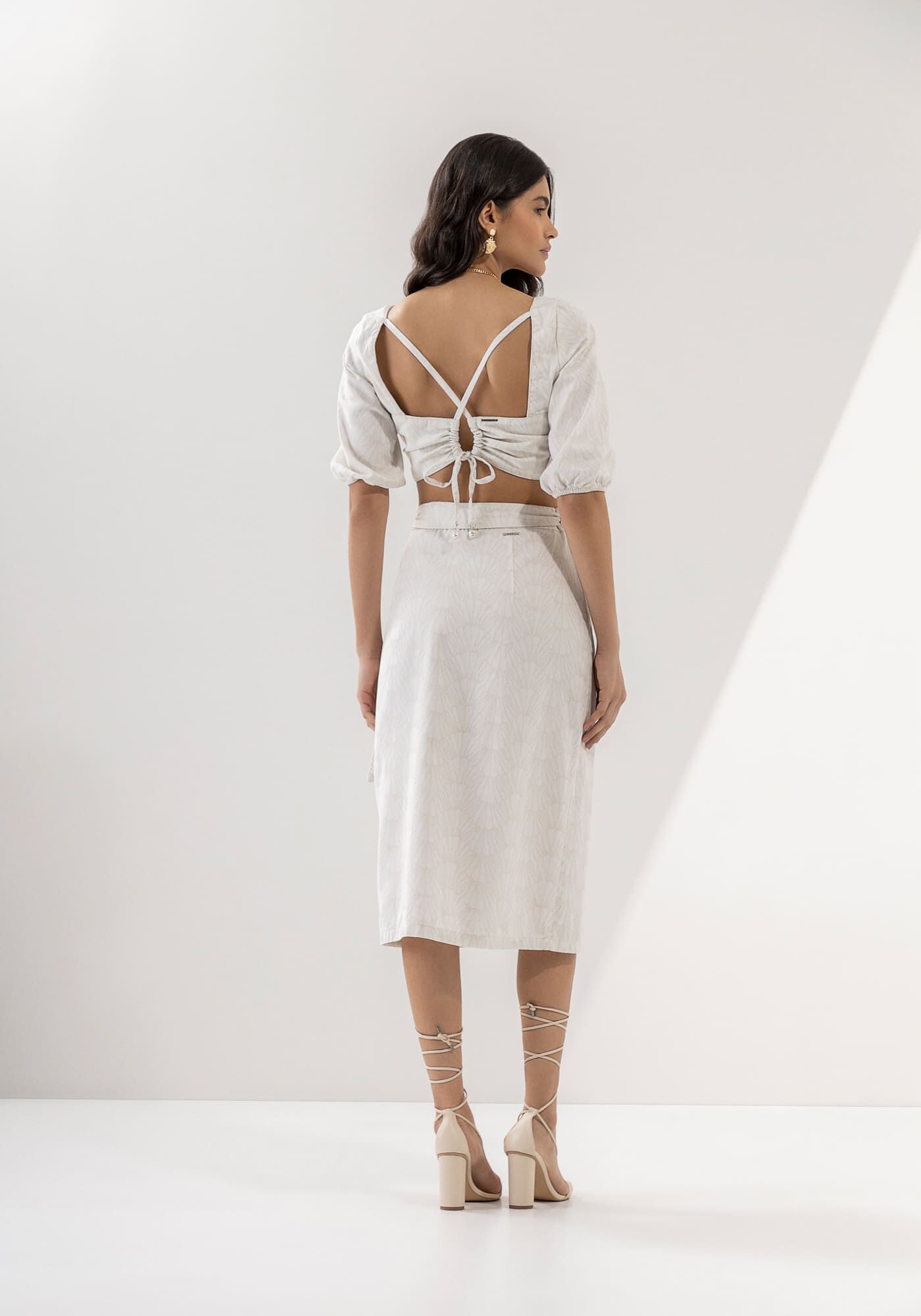 Saia midi estampada com cropped top