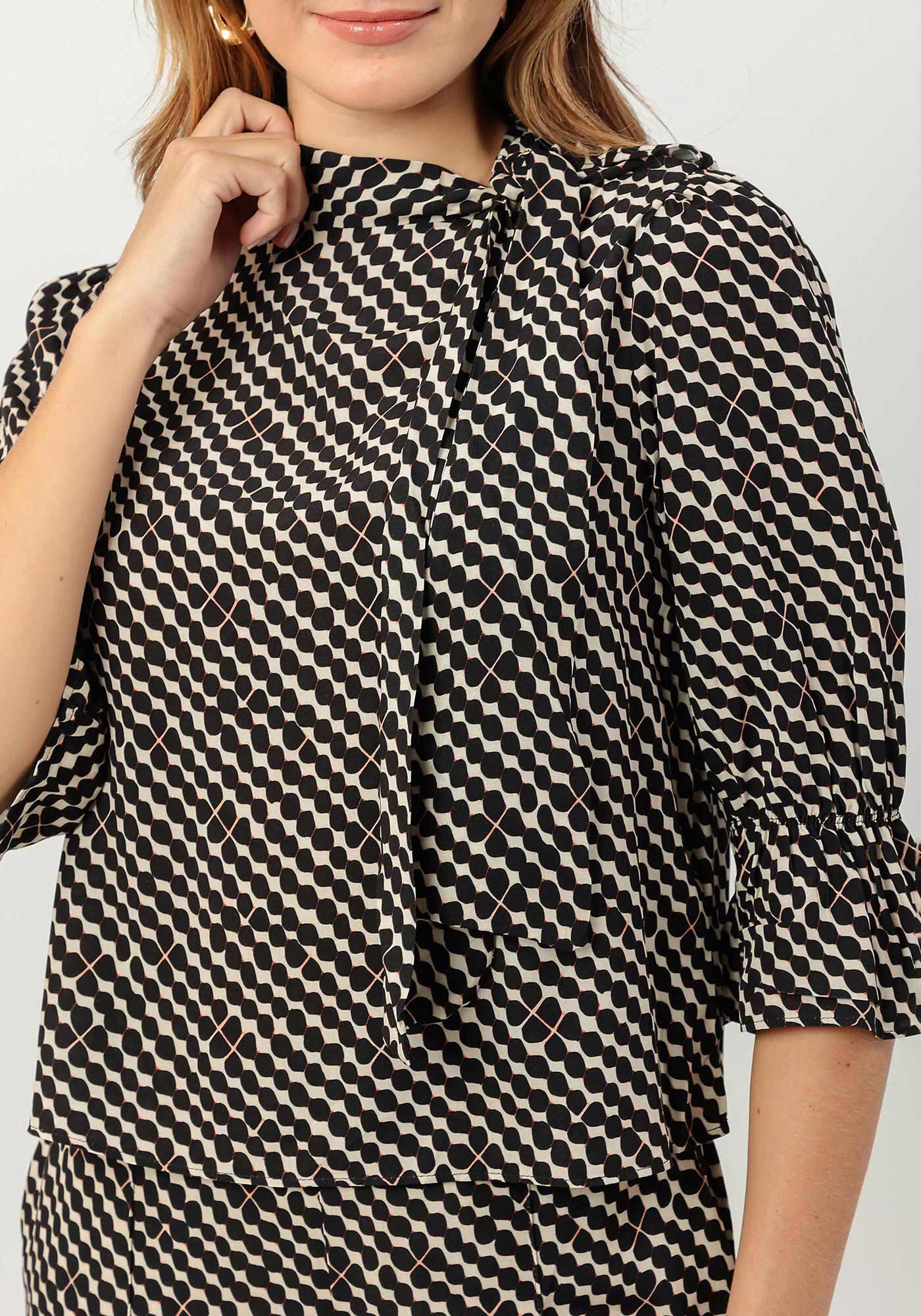 Blusa Manga 3/4 em Viscose com Amarra&ccedil;&atilde;o Gola, , large.