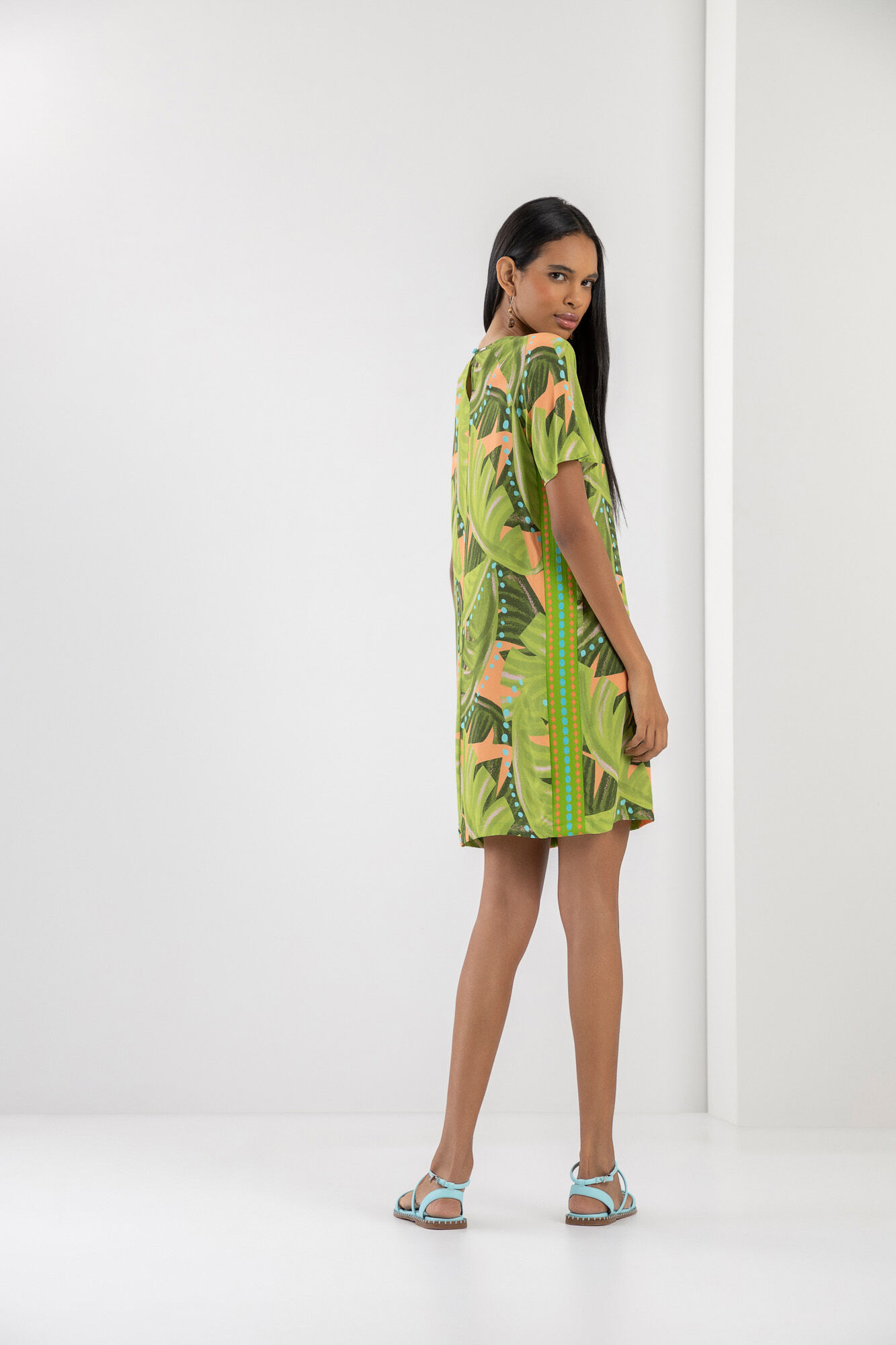 Vestido Curto Reto em Viscose Estampado, , large.