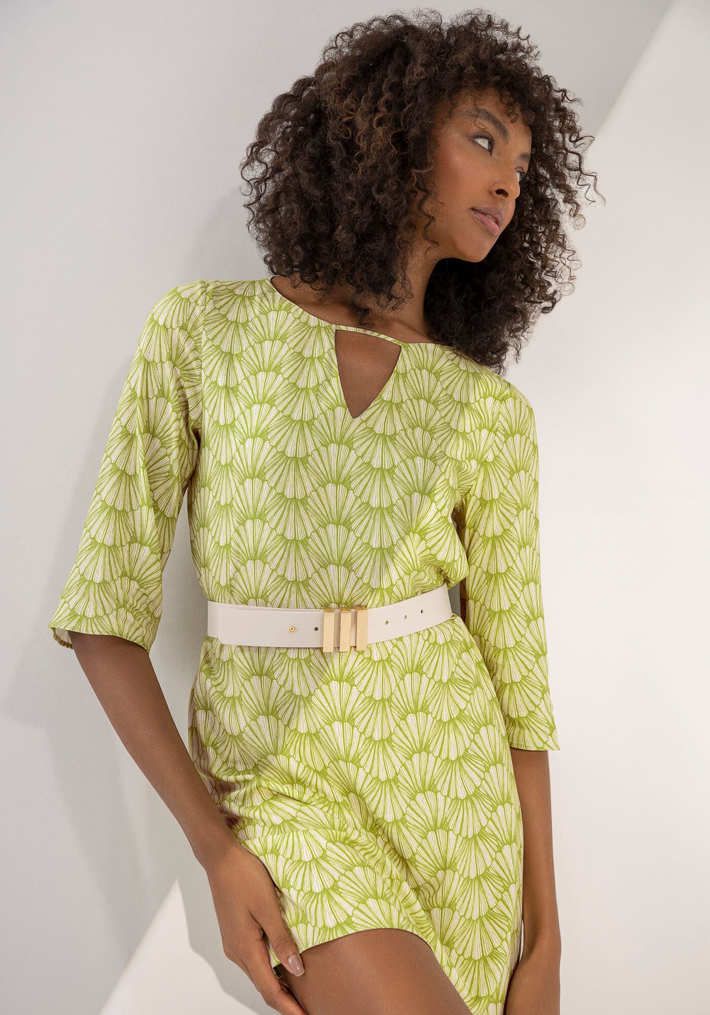 Vestido Curto Estampado em Viscose com Manga 3/4, OSTRA, large.