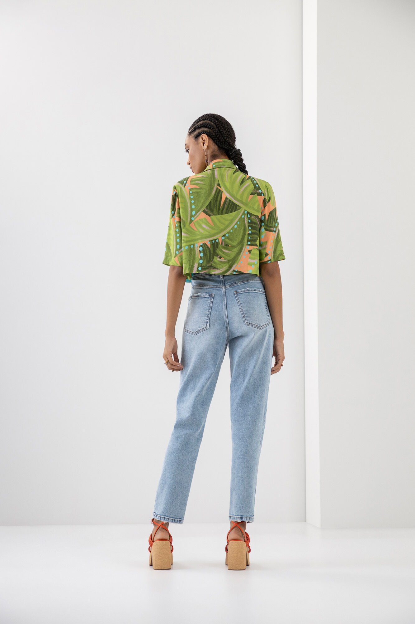 Camisa Manga Curta Cropped com Recorte Sobreposto, , large.