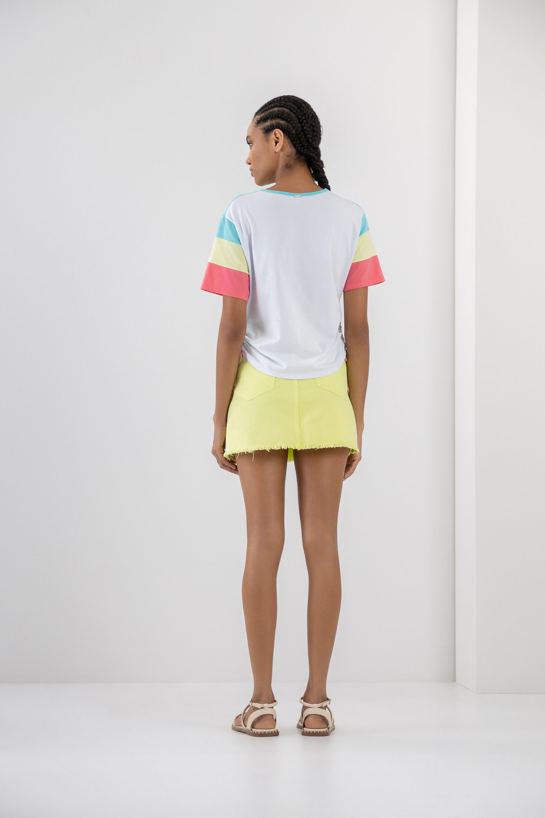 T-shirt Listras em Malha com Amarração Lateral, BRANCO. T-shirt Listras em Malha com Amarração Lateral, BRANCO, large.
