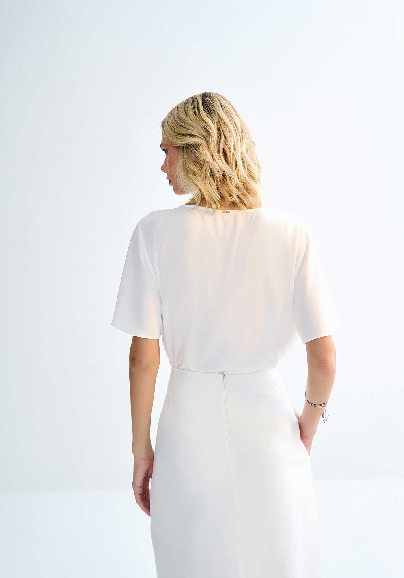 Blusal Manga Curta em Viscose com Paet&ecirc;s, , large.