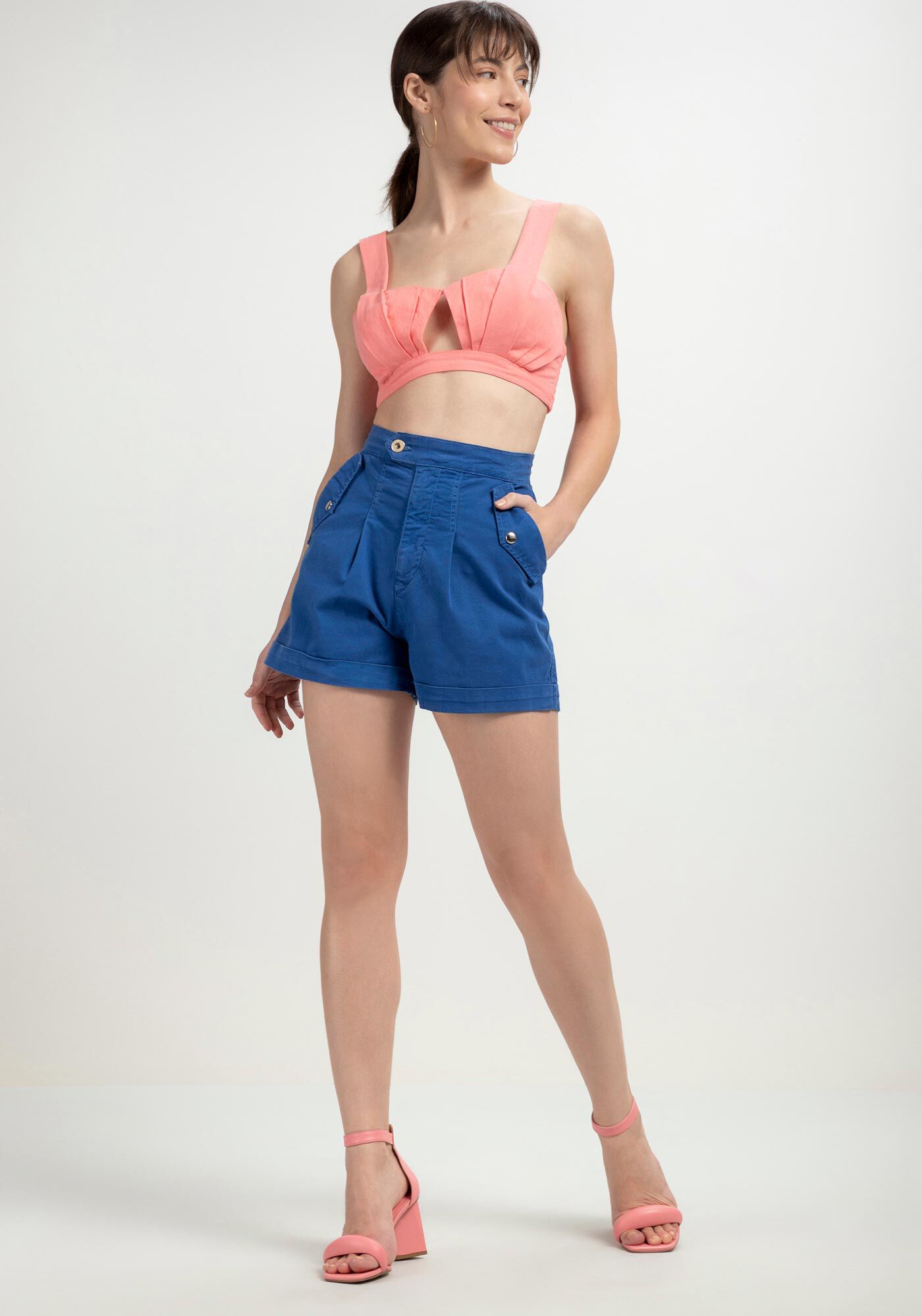 Shorts Sarja Alfaiataria com Bolso Utilit&aacute;rio, , large.