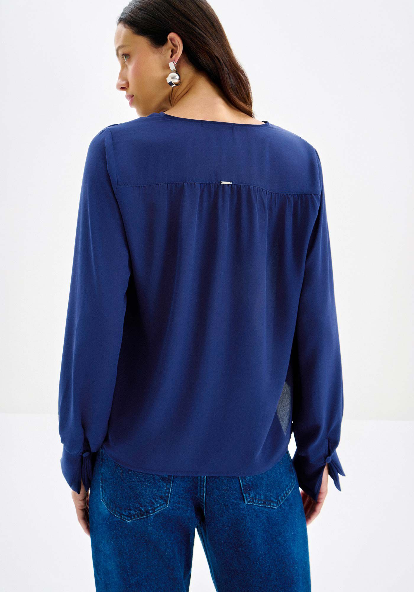 Camisa Manga Longa em Crepe com Decote V, , large.