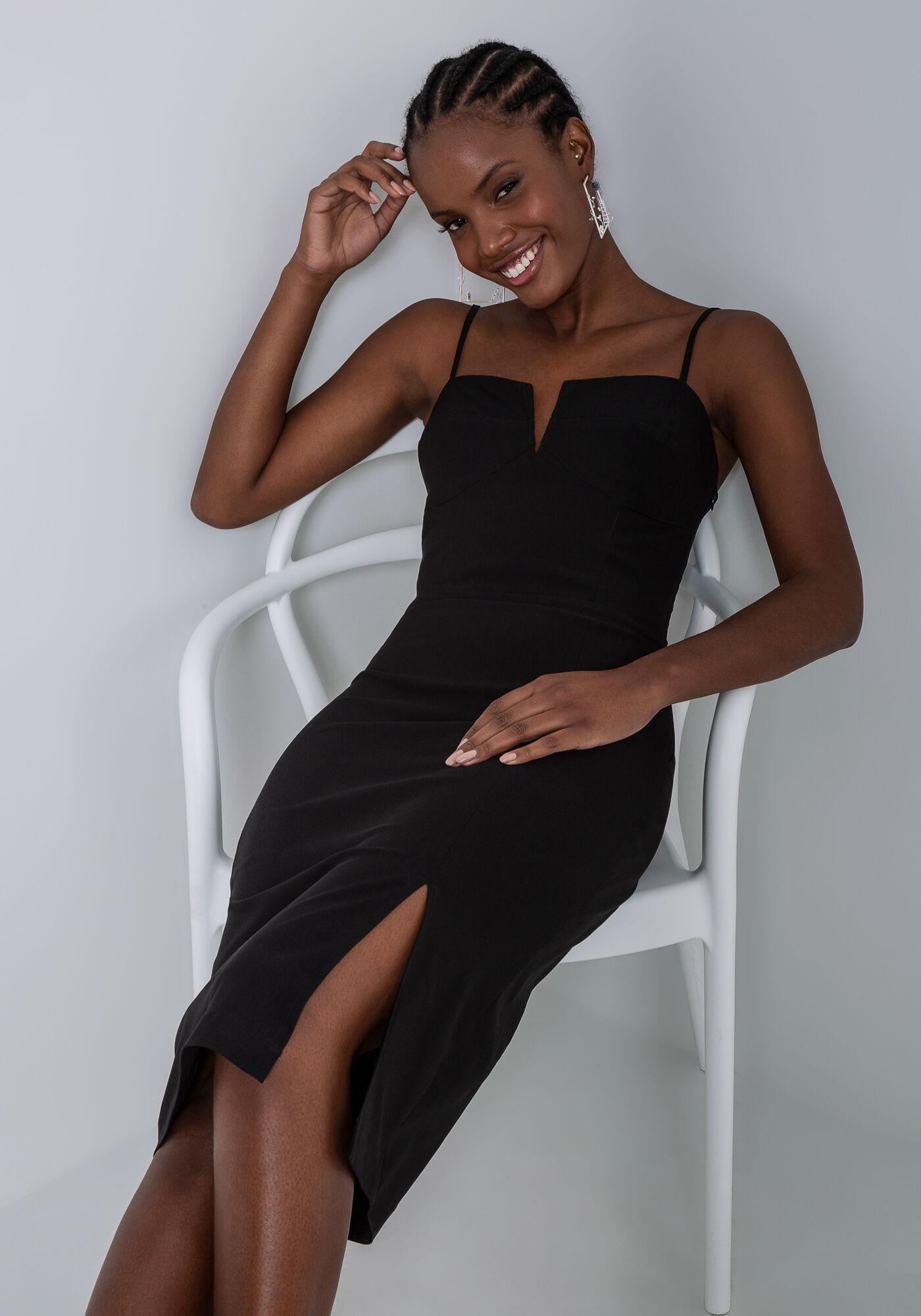 Vestido Midi com Al as em Tecido com Fenda Lez a Lez