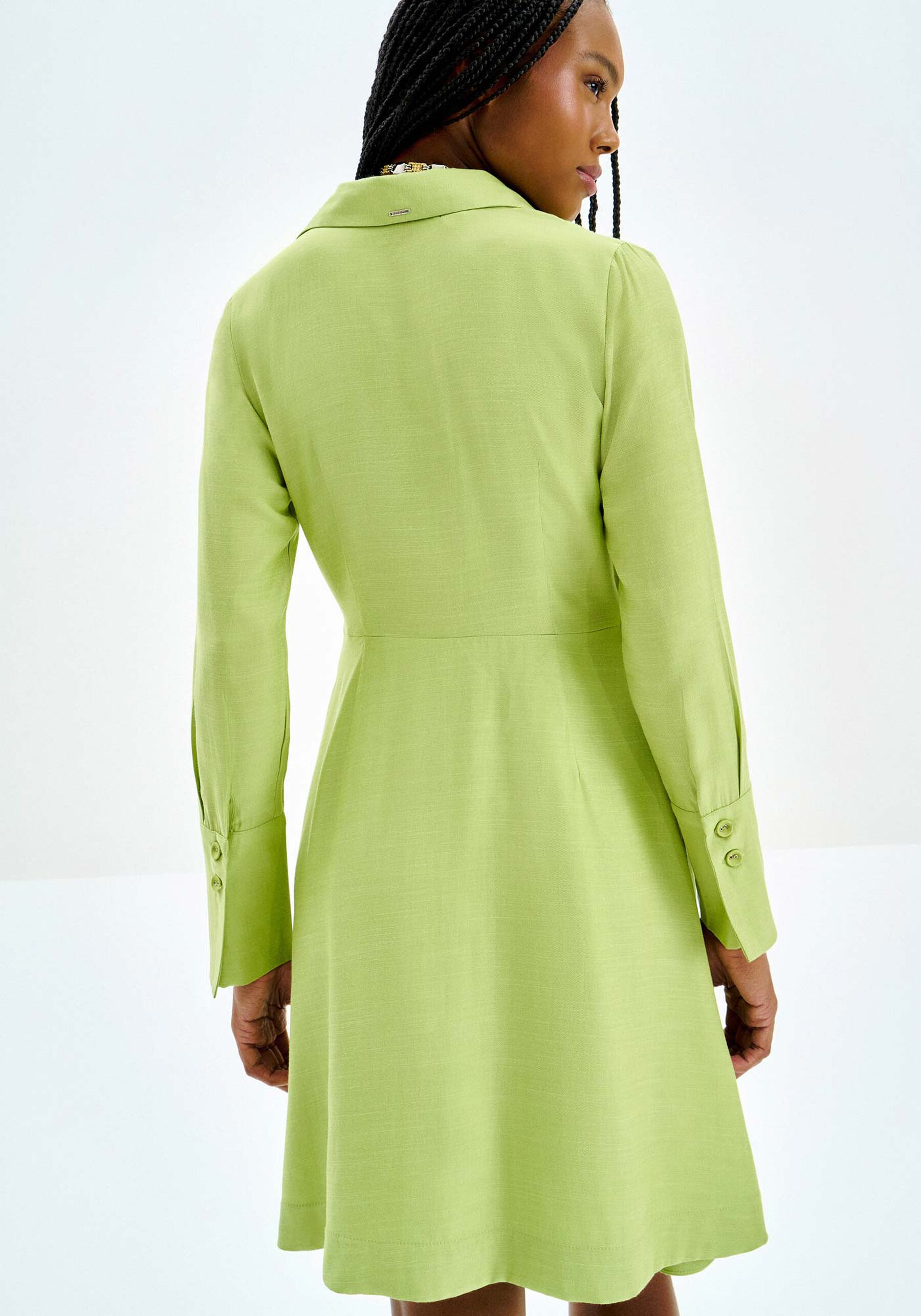 Vestido Curto Manga Longa em Viscose Transpassado, VERDE CIMENS. Vestido Curto Manga Longa em Viscose Transpassado, VERDE CIMENS, large.