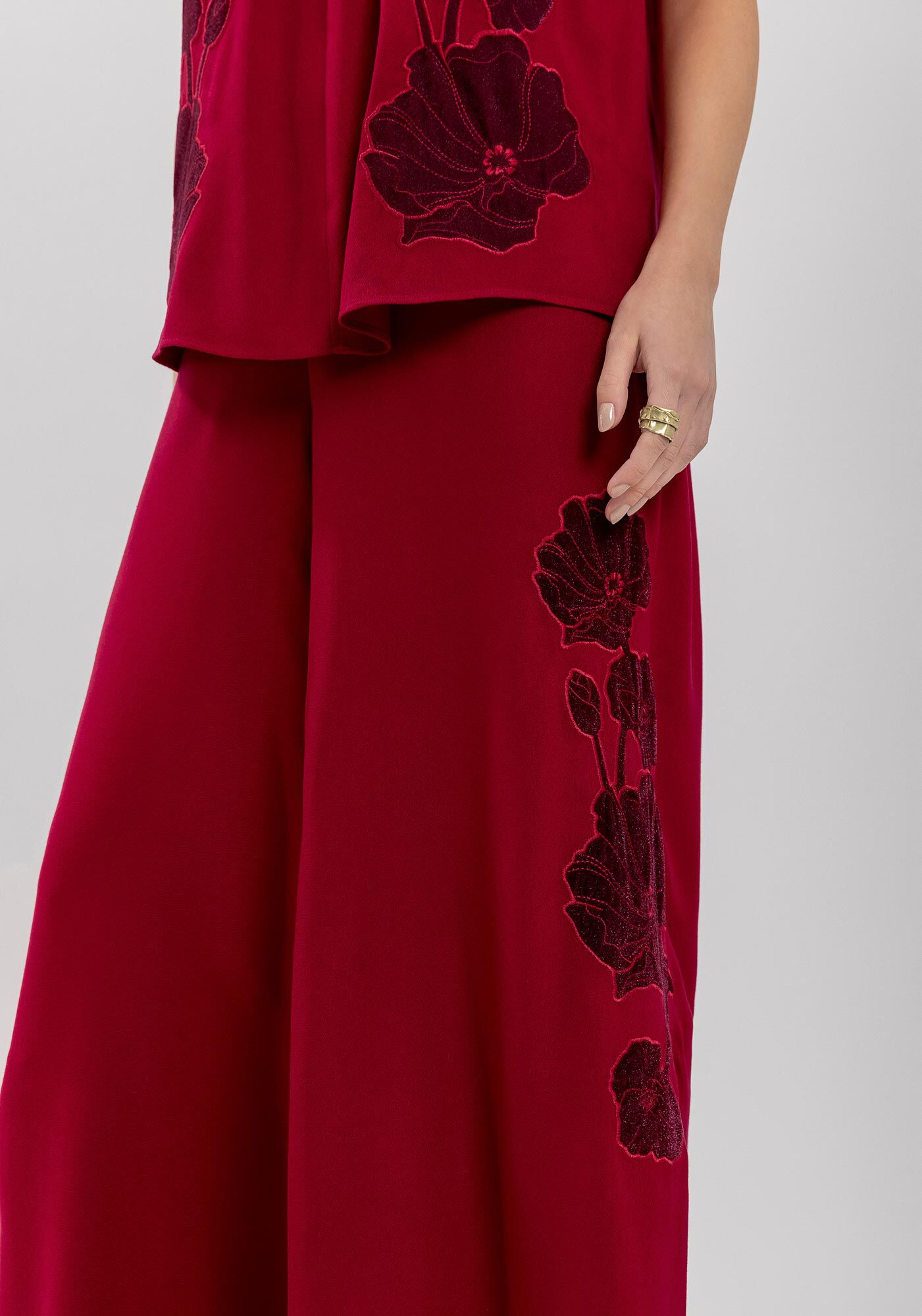 Cal&ccedil;a Pantalona Em Crepe De Viscose Com Bordado Lateral, , large.