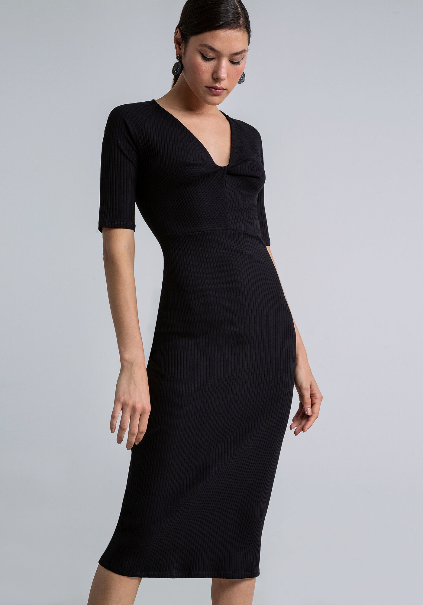 Vestido Midi Tor&ccedil;&atilde;o Decote V, PRETO, large.