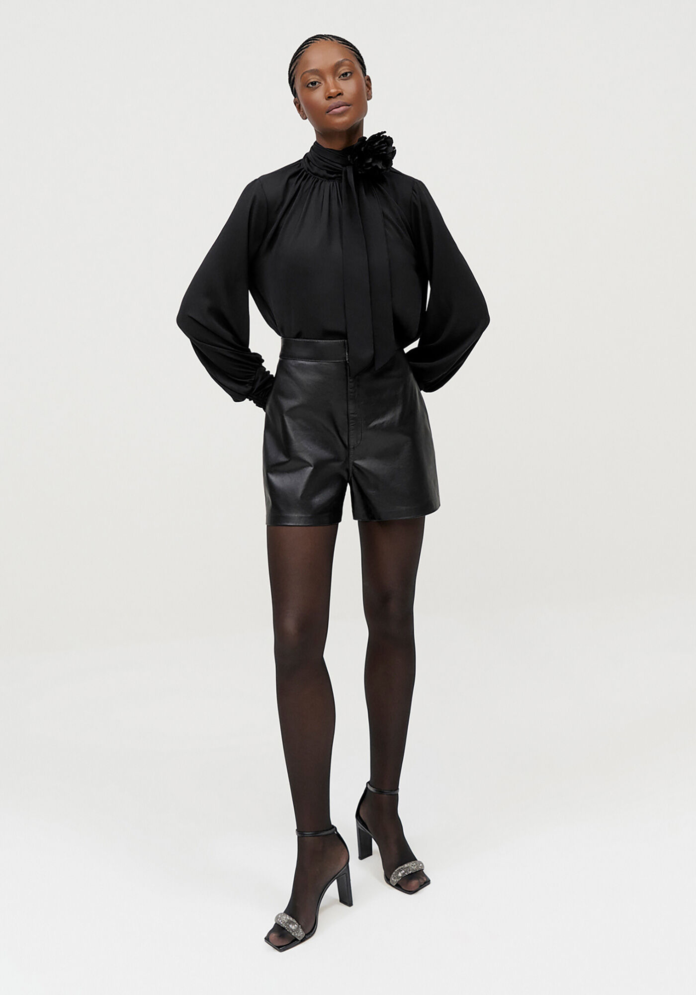 Shorts em Couro com Cintura Alta, , large.