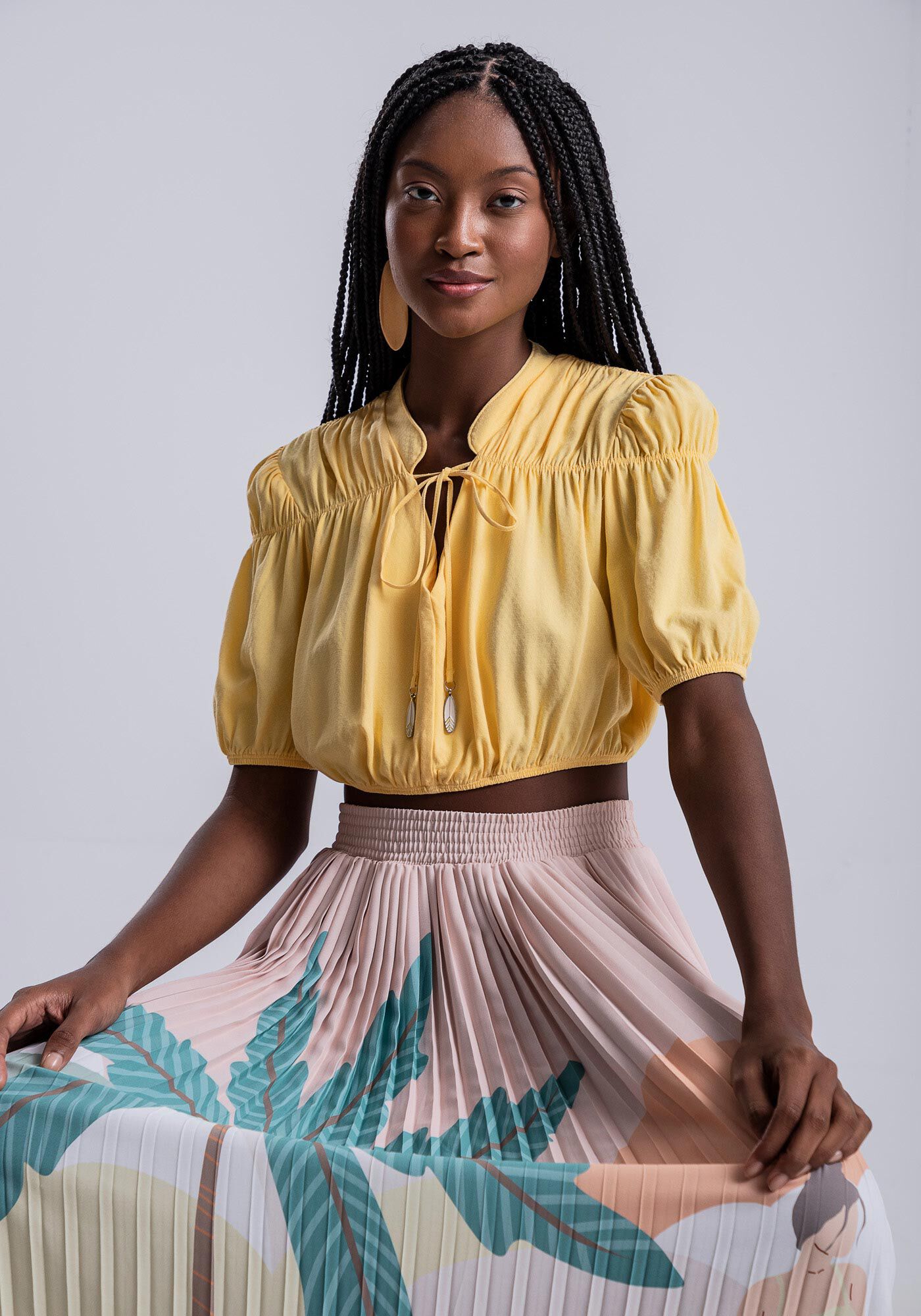 Blusa Cropped em Viscose com Franzidos e Amarra&ccedil;&atilde;o, , large.