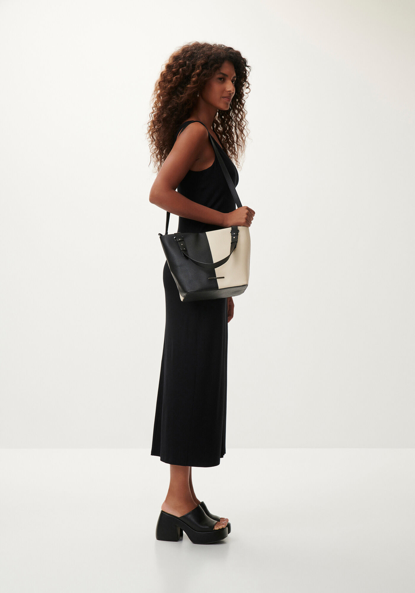 Bolsa M&eacute;dia Estruturada com Al&ccedil;a Dupla, , large.