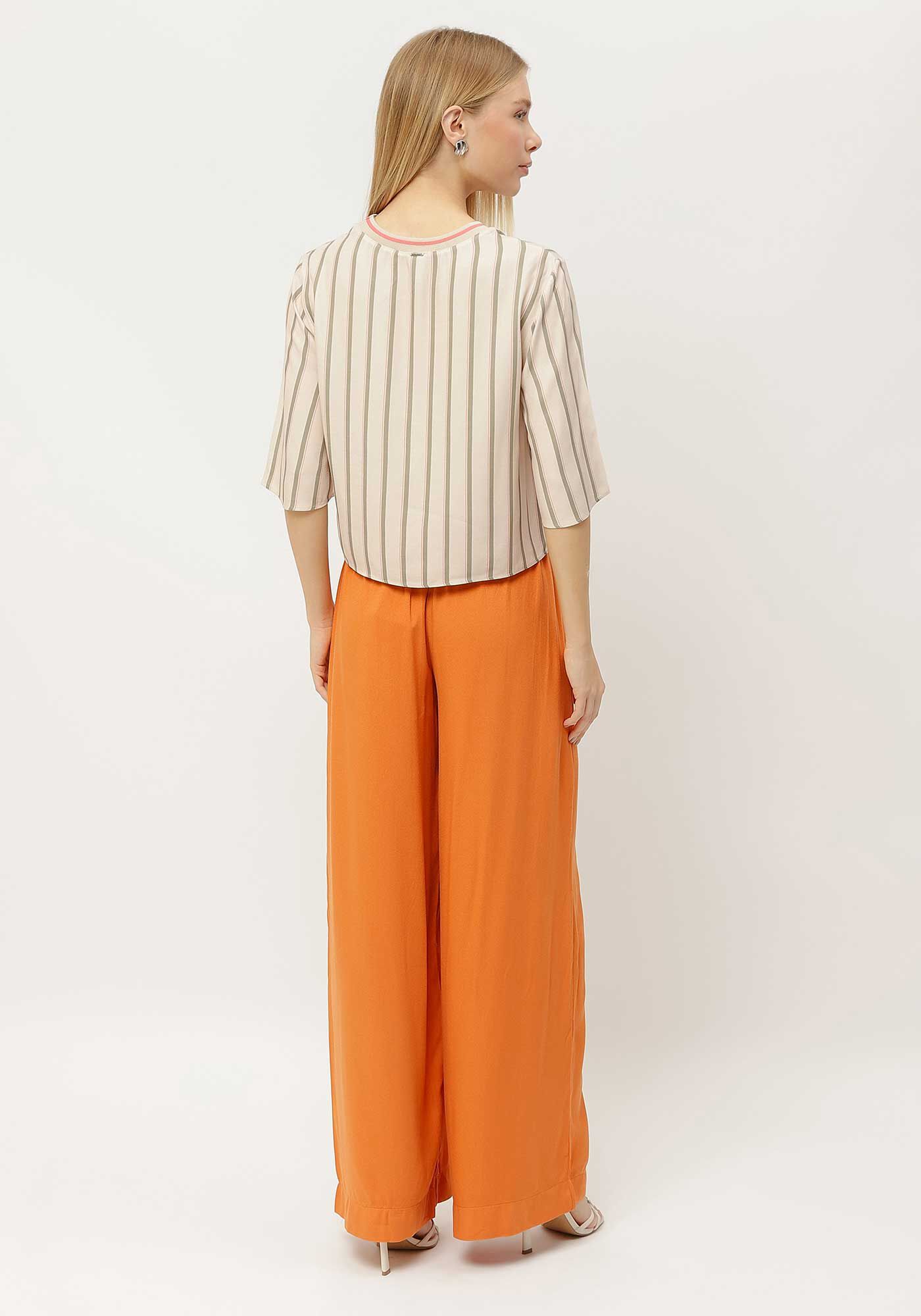 Blusa Estampada em Viscose com Retil&iacute;nea, , large.