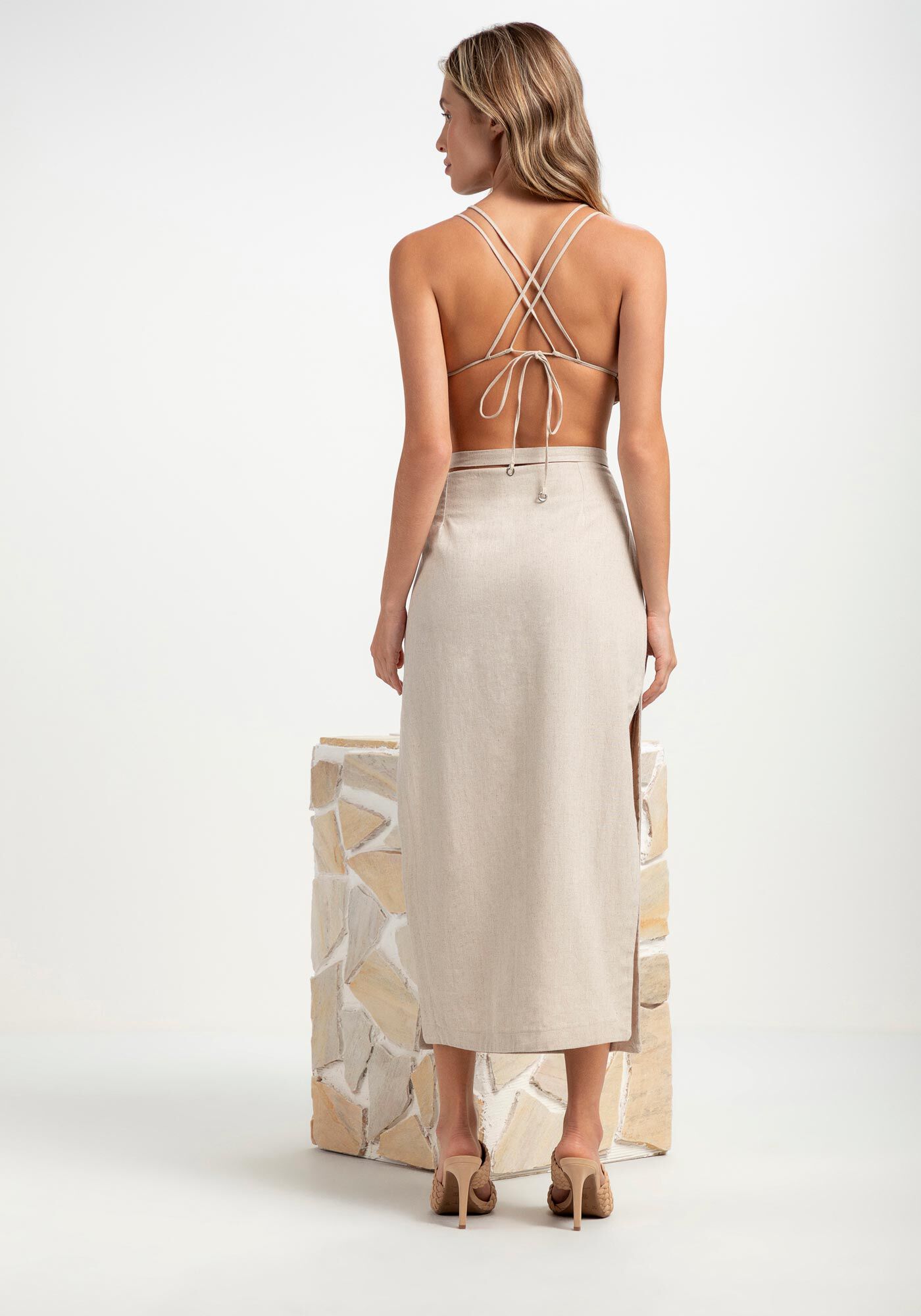 Top em Linho com P&eacute;rolas e Amarra&ccedil;&atilde;o Costas, , large.