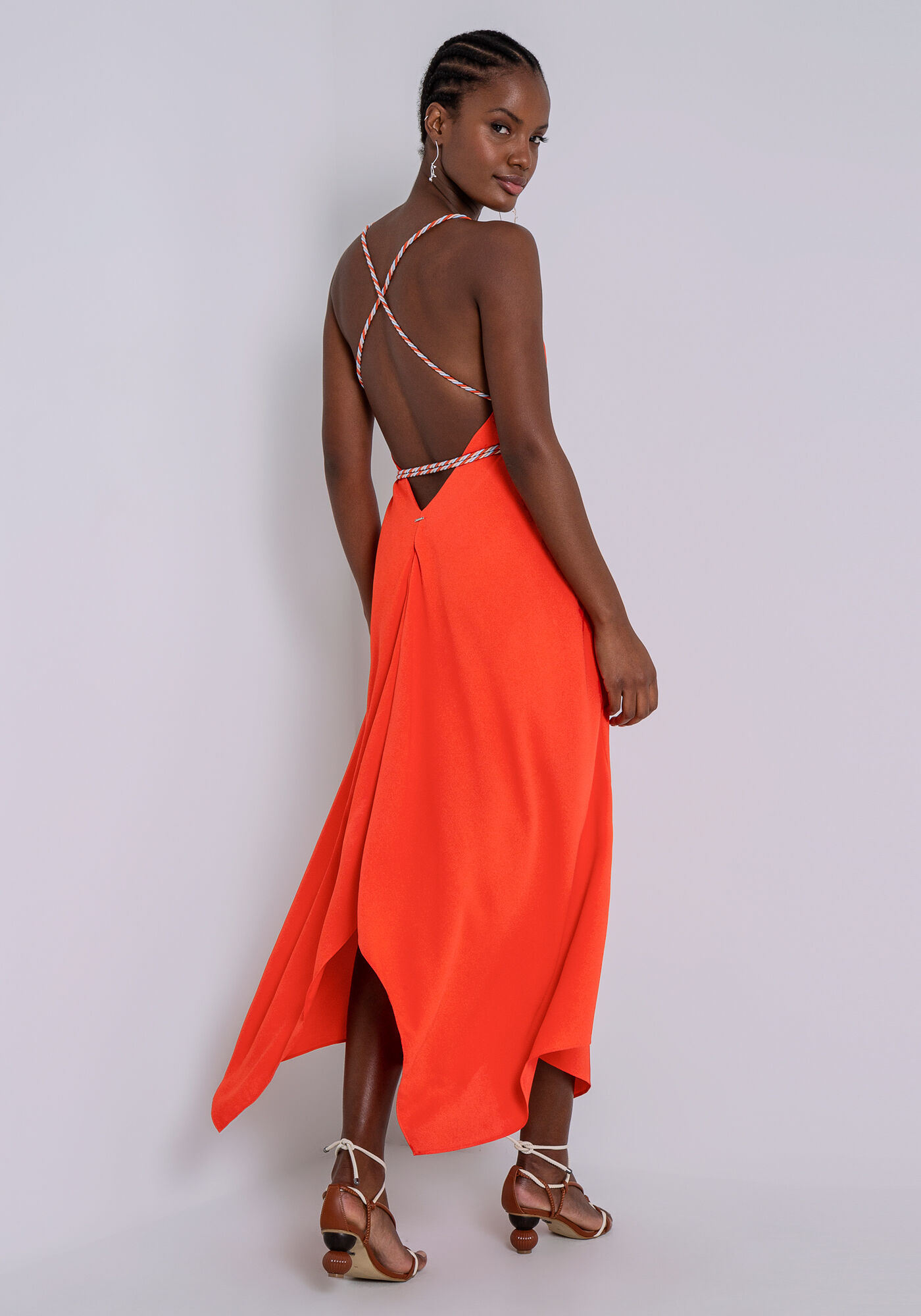 Vestido com pontas assimétricas top