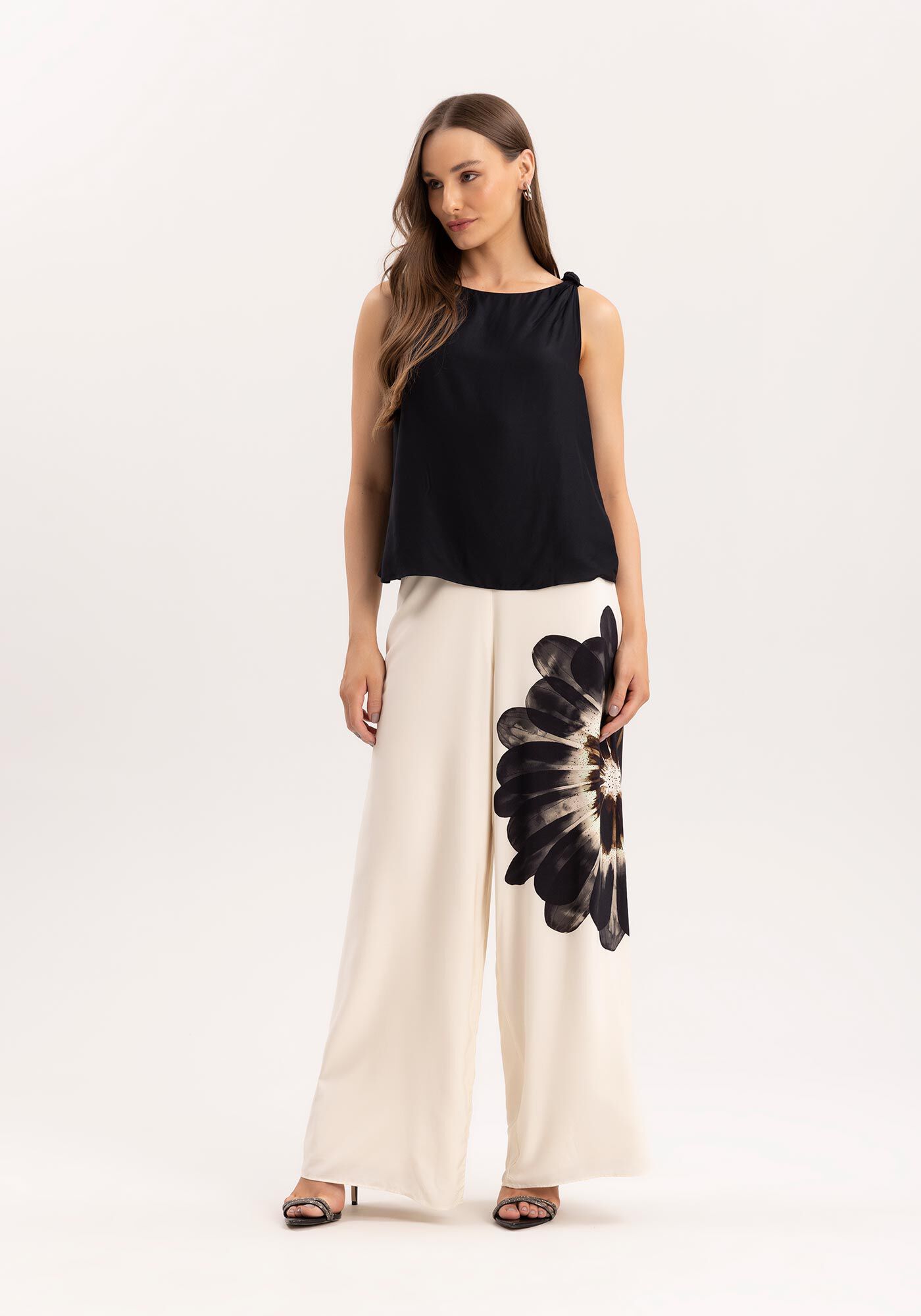 Blusa em Tecido com Recorte N&oacute; Ombro, , large.