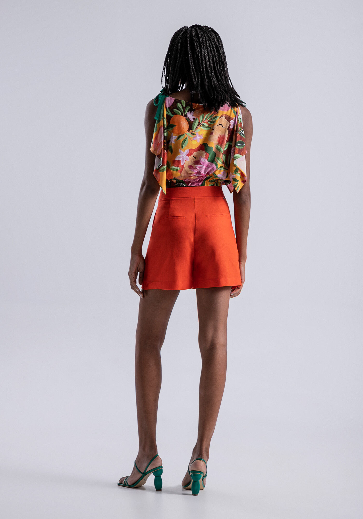 Blusa Cropped em Viscose com Recorte Cavas, , large.