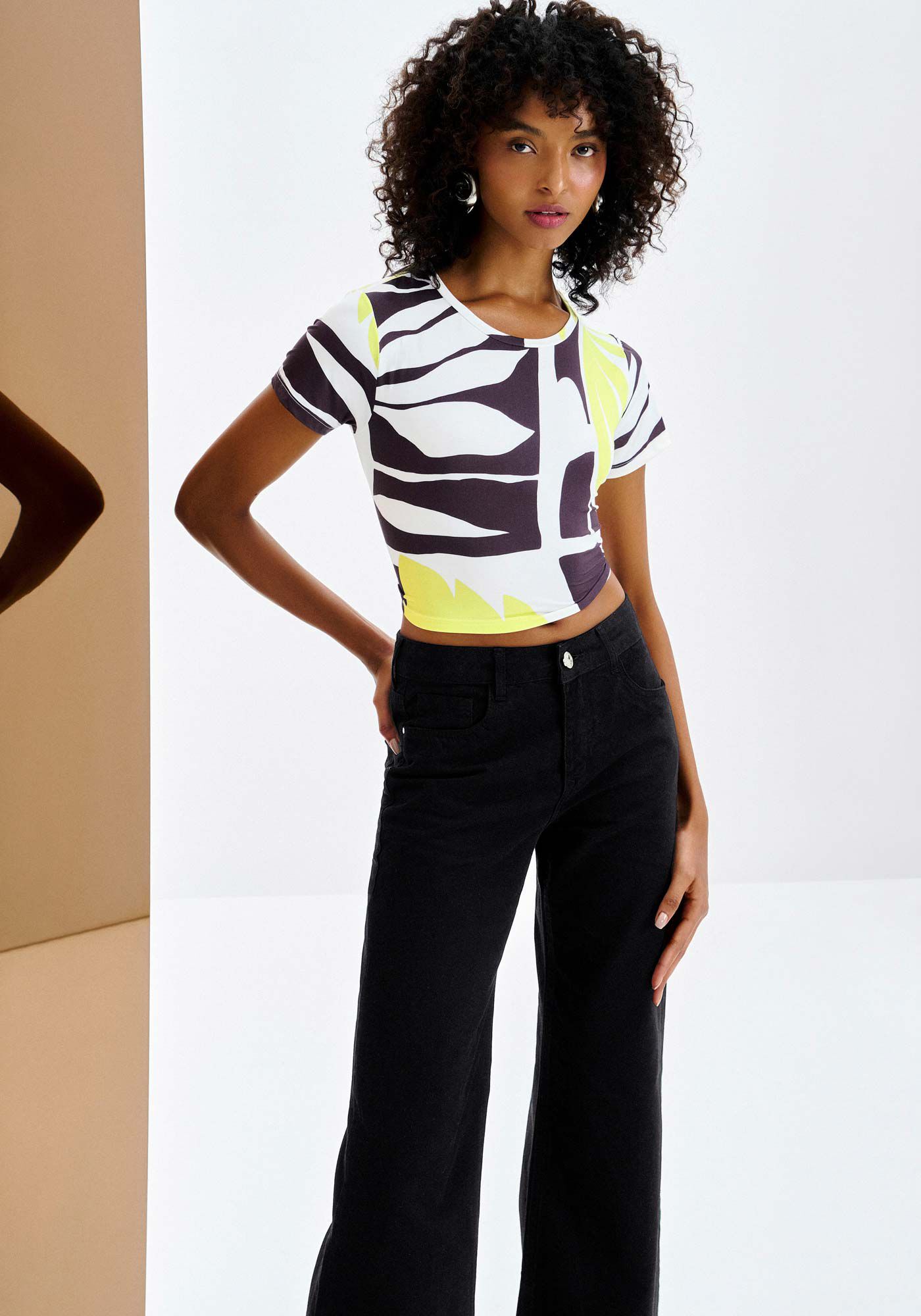 Blusa Cropped Manga Curta em Malha Estampada, LENCO, large.