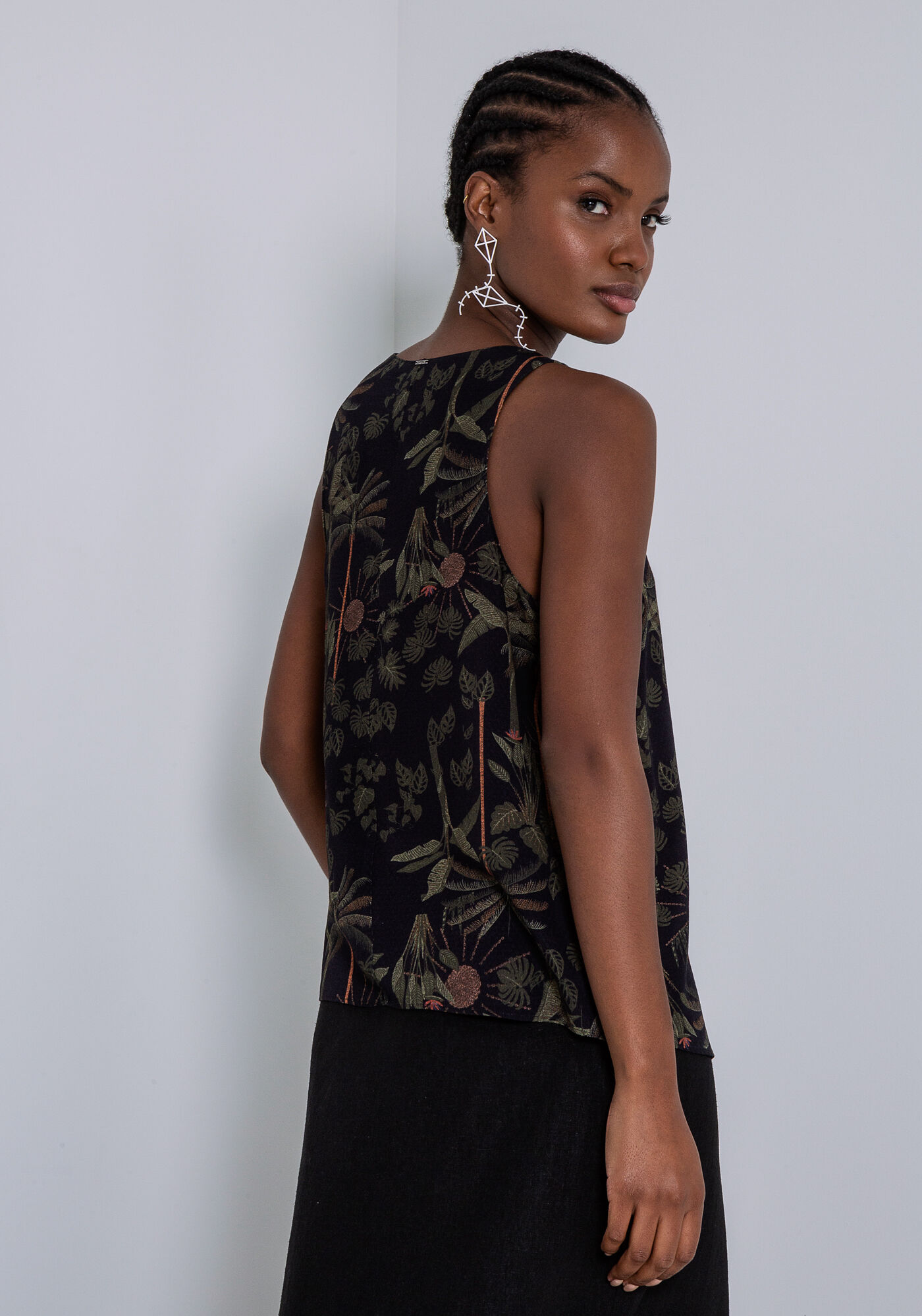 Regata Decote Redondo em Viscose Estampada, SONHO TROPICAL, large.