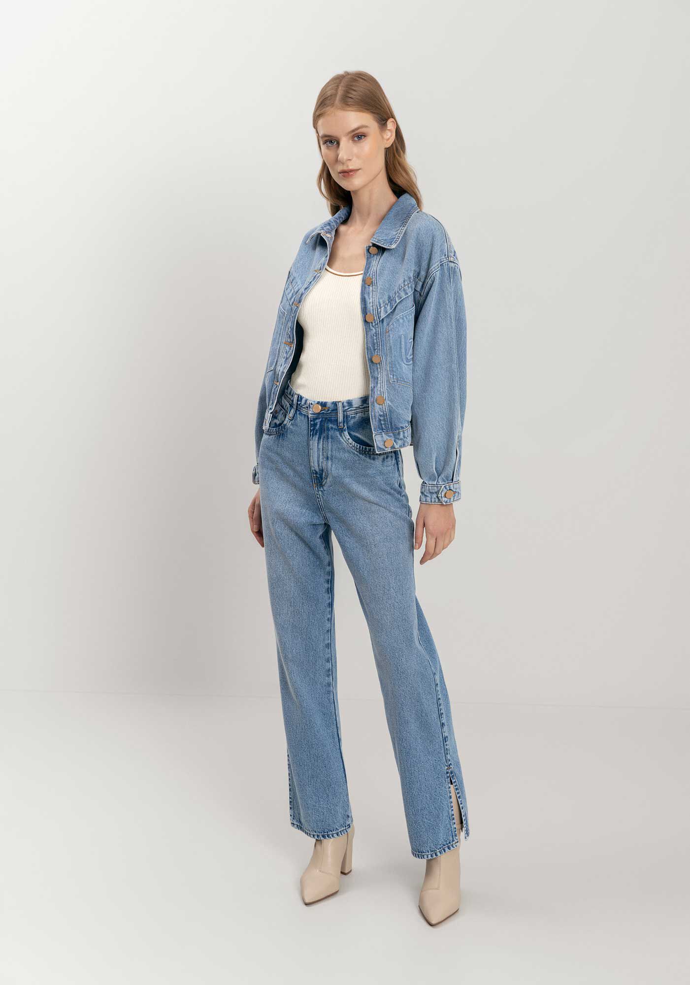 Cal&ccedil;a Jeans Reta Cropped Com Fendas Na Barra E Cintura Alta, JEANS, large.