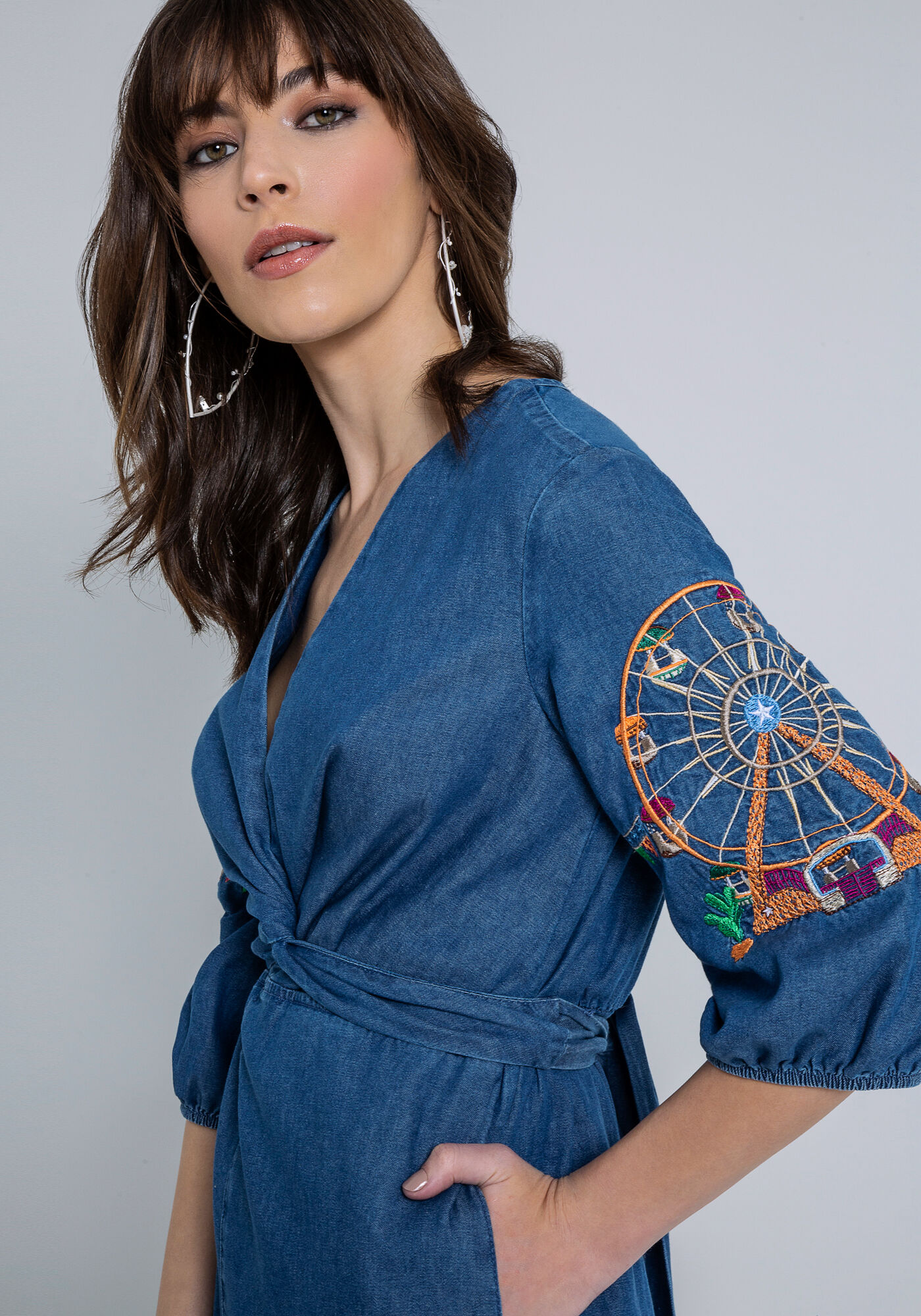 Macac&atilde;o Manga 3/4 Jeans com Bordado, JEANS, large.