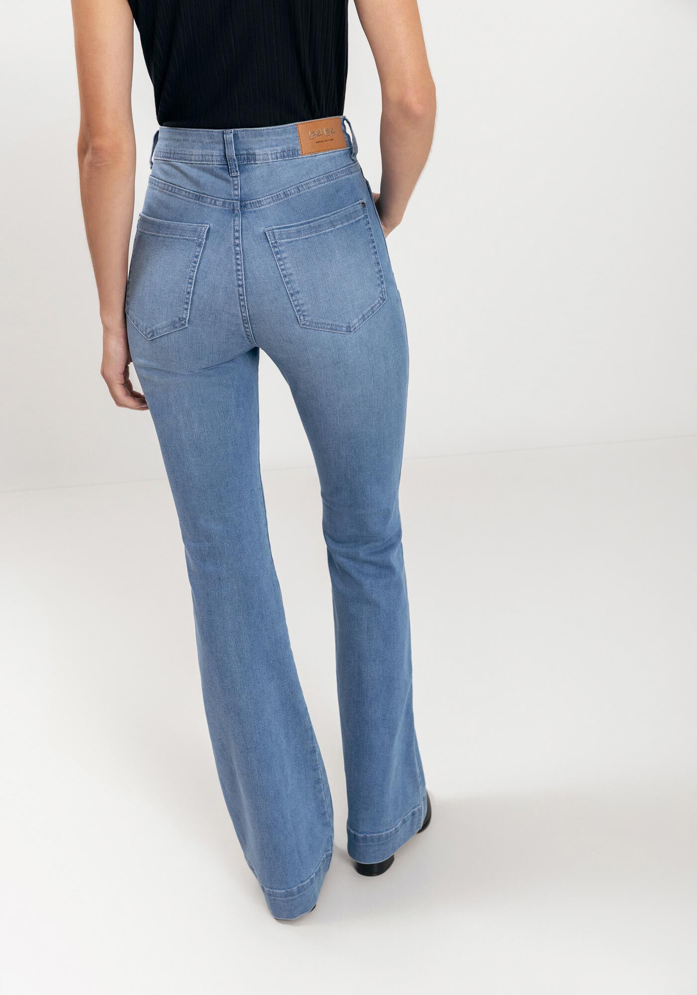 Cal&ccedil;a Flare Jeans Perfect Com Cintura Alta E Bolsos, , large.