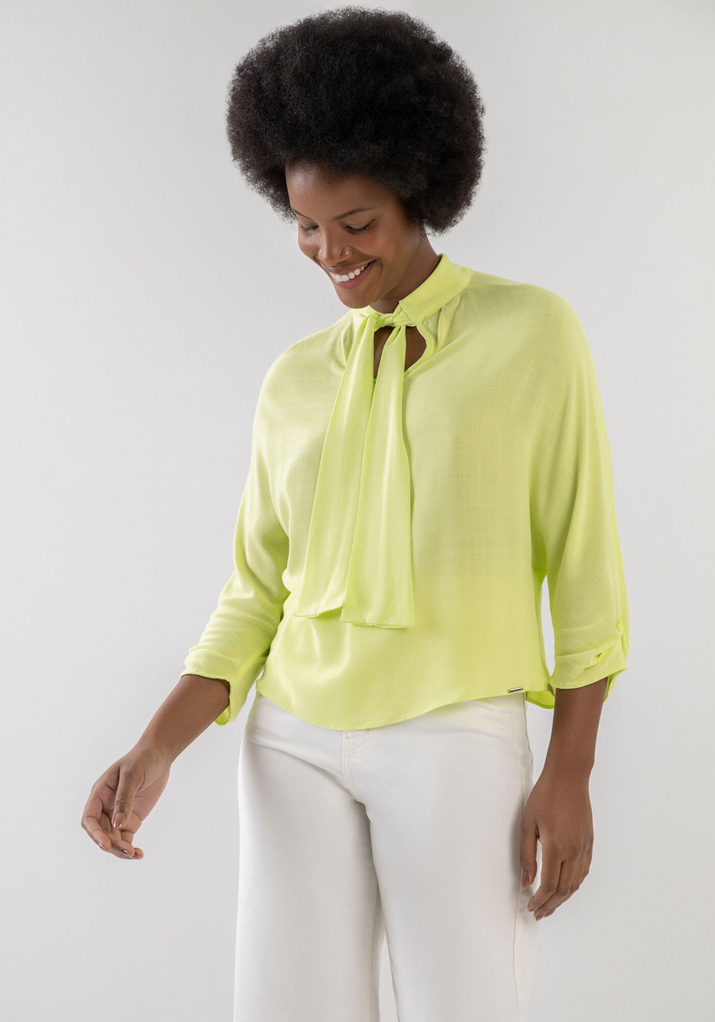 Blusa Manga 3/4 em Viscose com Faixas Decote, , large.