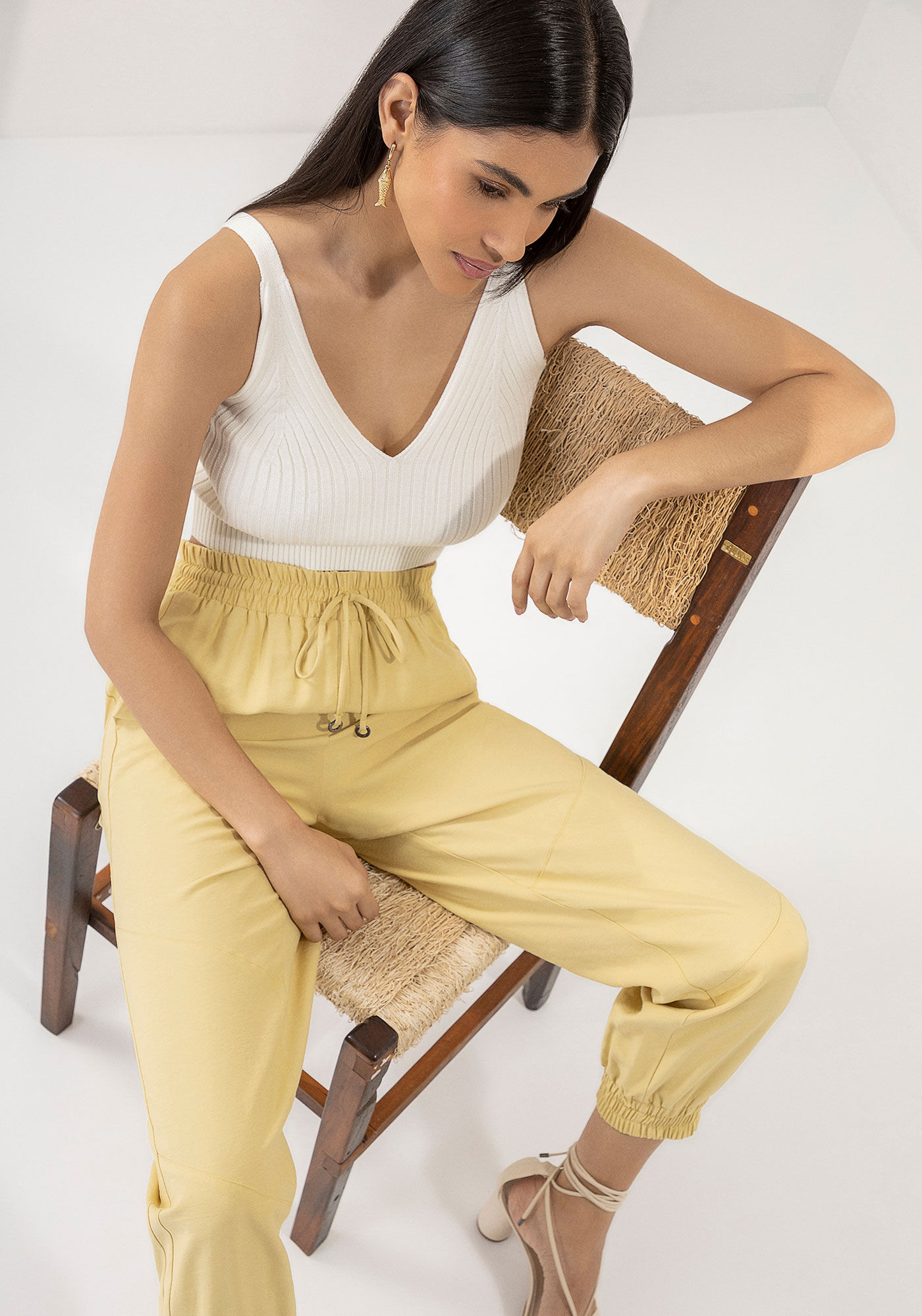 Blusa Cropped em Tric&ocirc; Canelado com Decote V, , large.