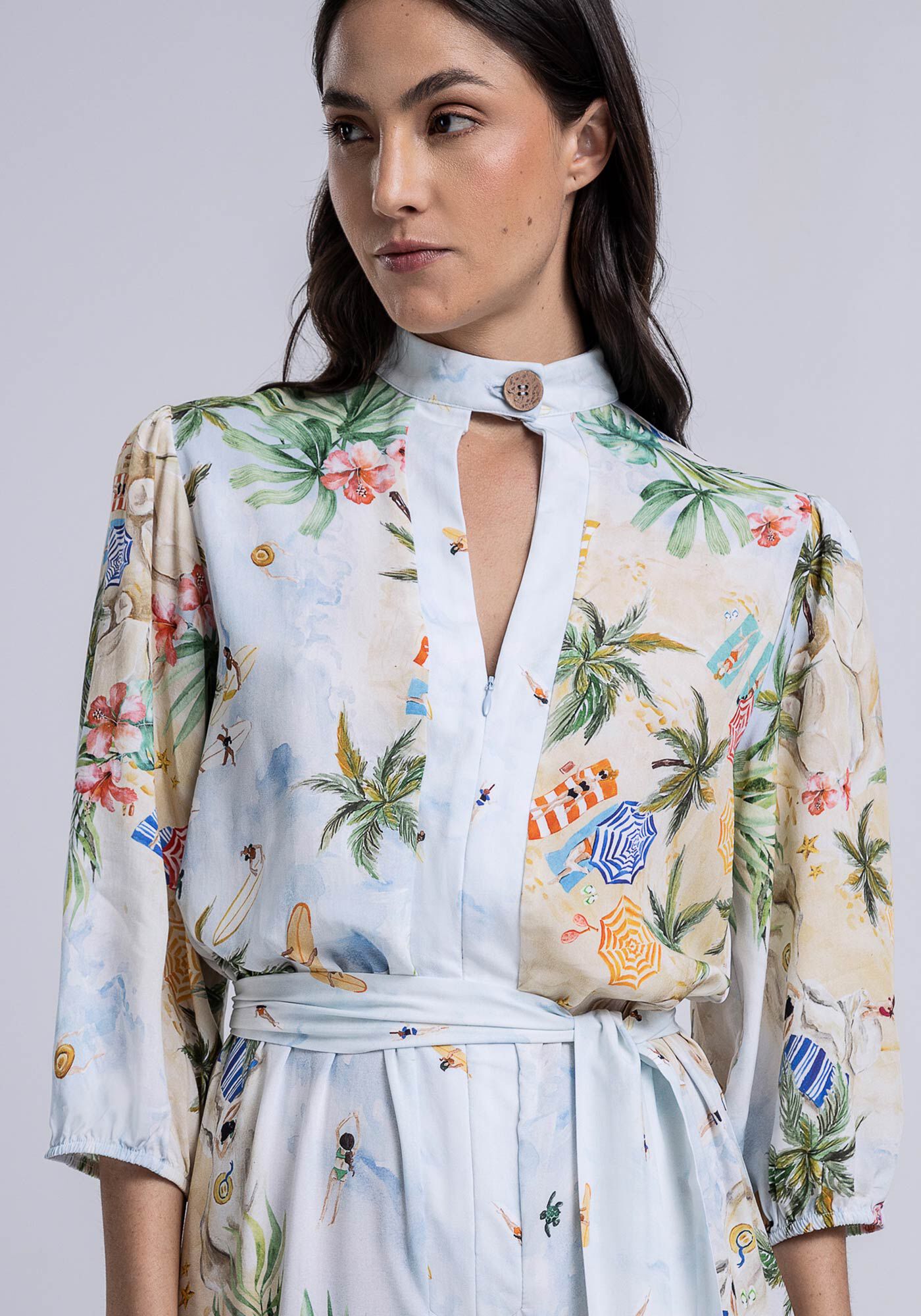 Macac&atilde;o Longo em Viscose com Recorte Busto, , large.