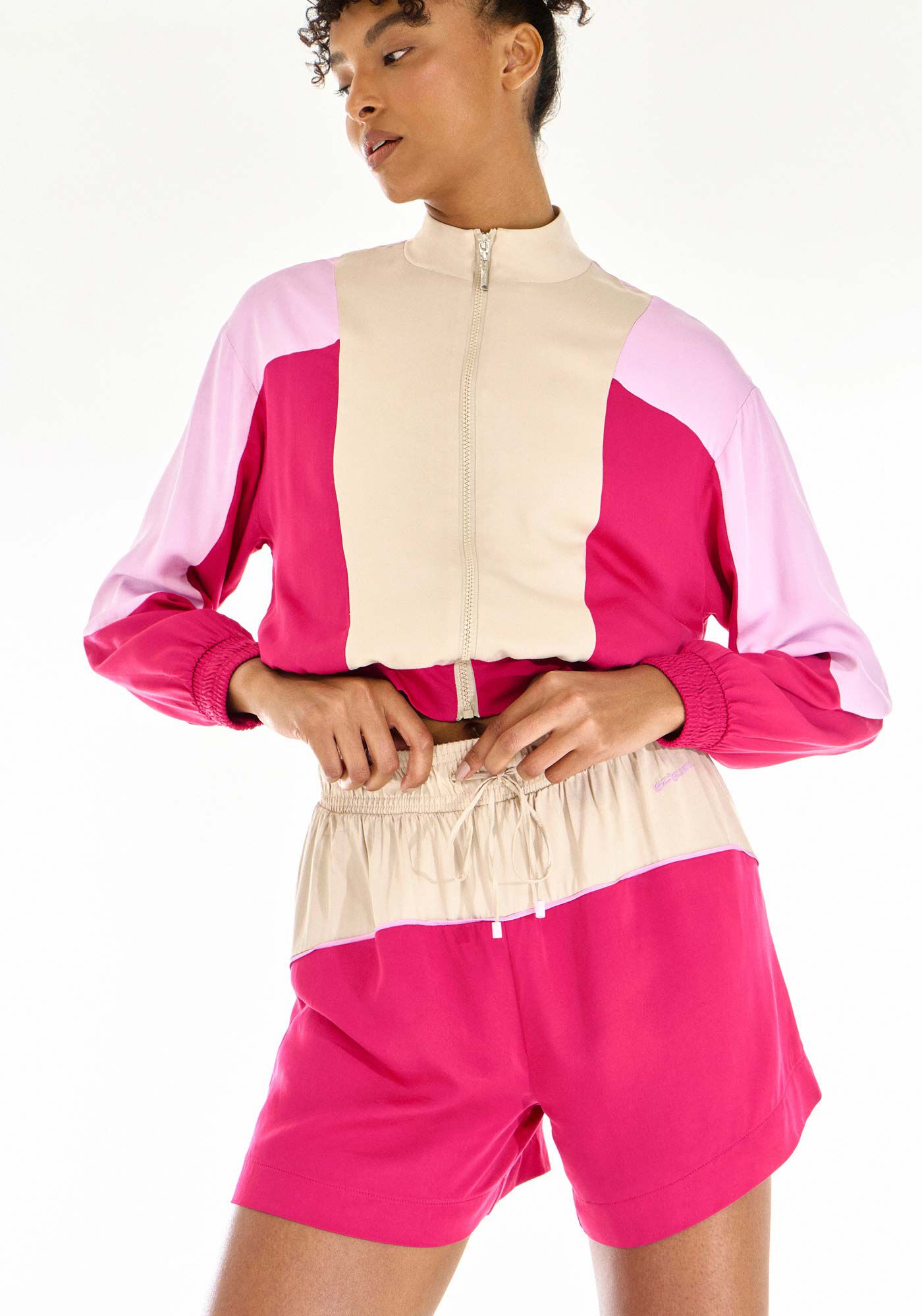 Shorts Cintura M&eacute;dia MOVE Fitness com Recortes Bicolor, , large.