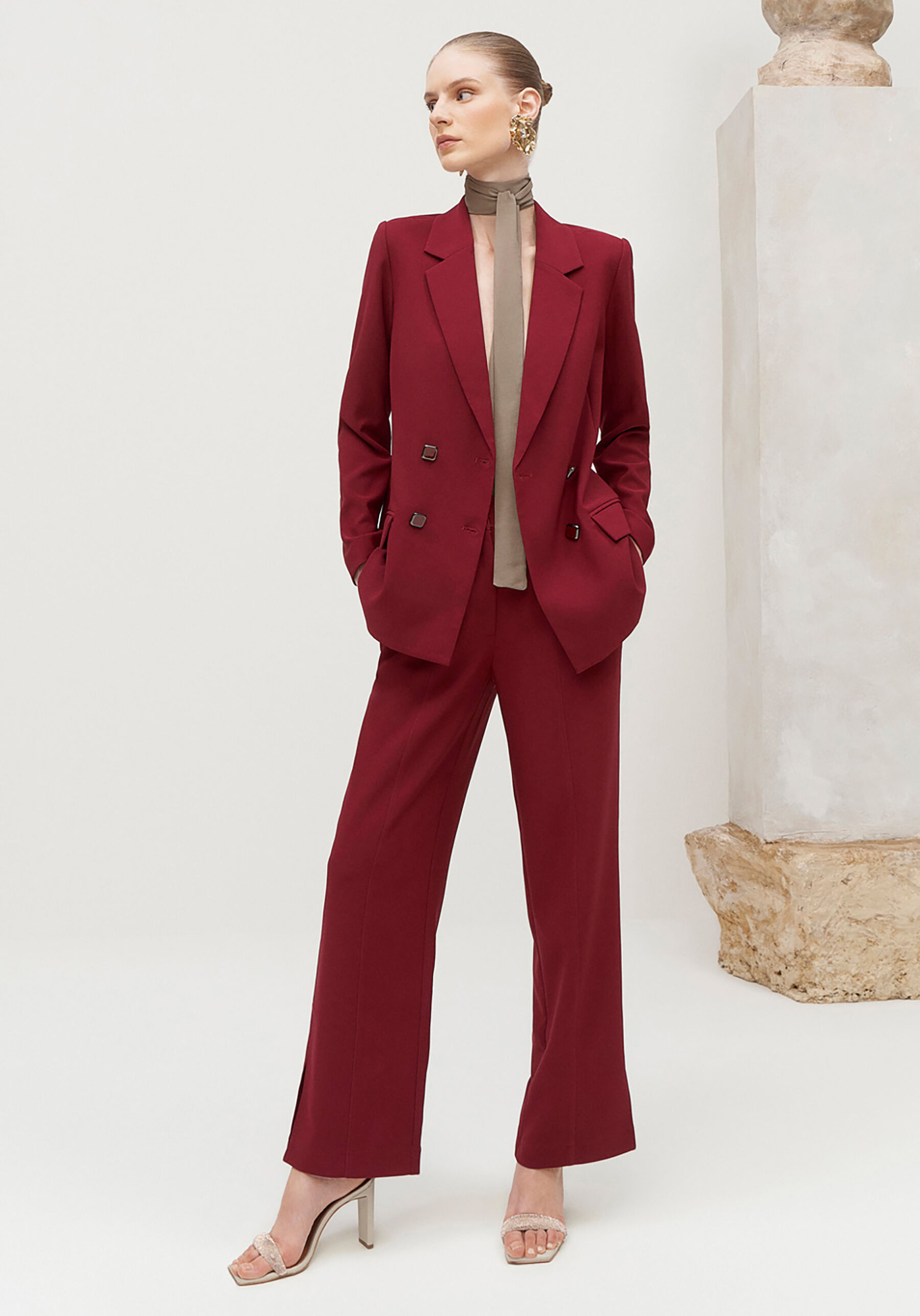 Blazer Alfaiataria com Abotoamento Duplo, BORDO KIR ROYALLE. Blazer Alfaiataria com Abotoamento Duplo, BORDO KIR ROYALLE, large.