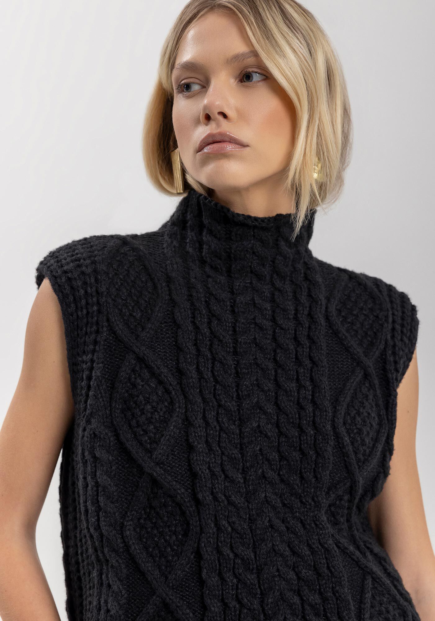 Blus&atilde;o Sem Mangas Alongado Com Gola Alta Em Tric&ocirc;, , large.