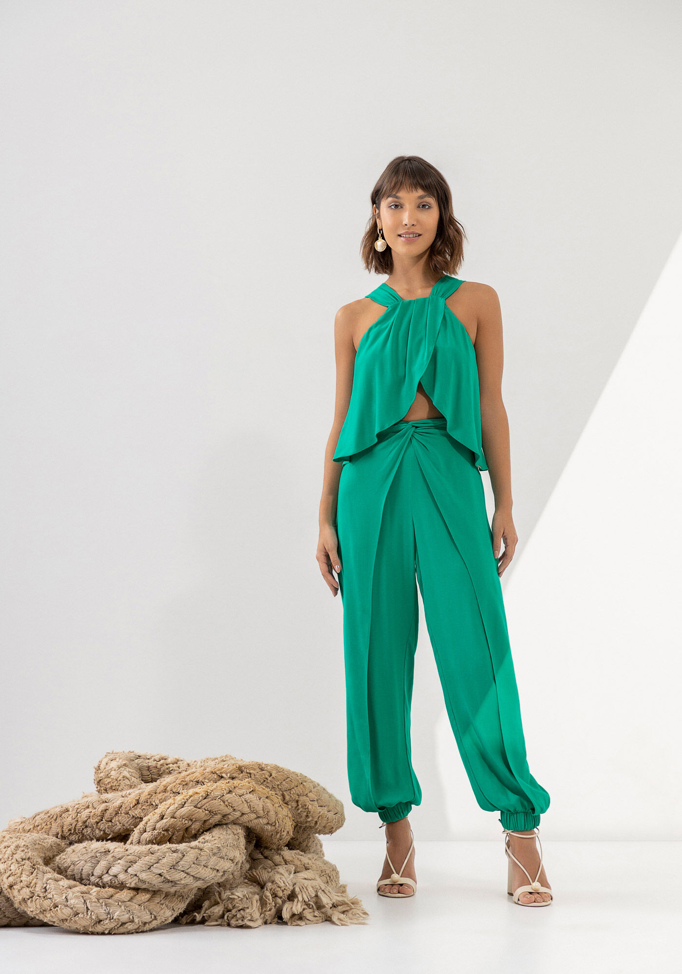 Blusa Assim&eacute;trica com Recorte Transpassado, VERDE VERT VERT, large.