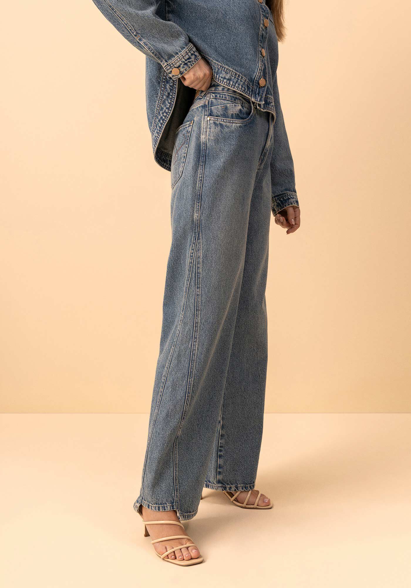 Cal&ccedil;a Jeans Wide Leg Com Cintura Alta E Recortes Laterais, JEANS, large.